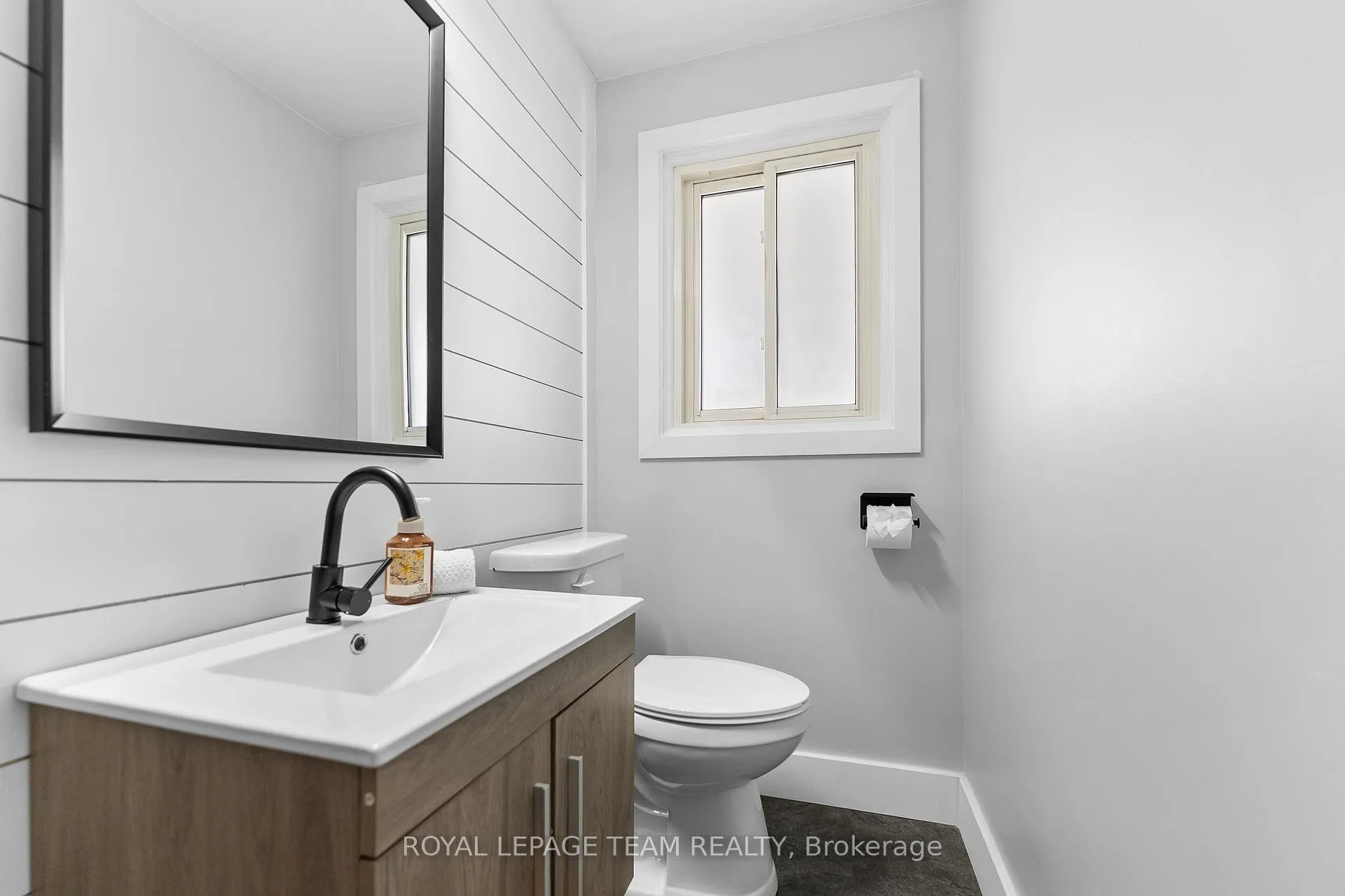 Photo 18 of 25 Frontenac Crescent, Deep River — HOMEH