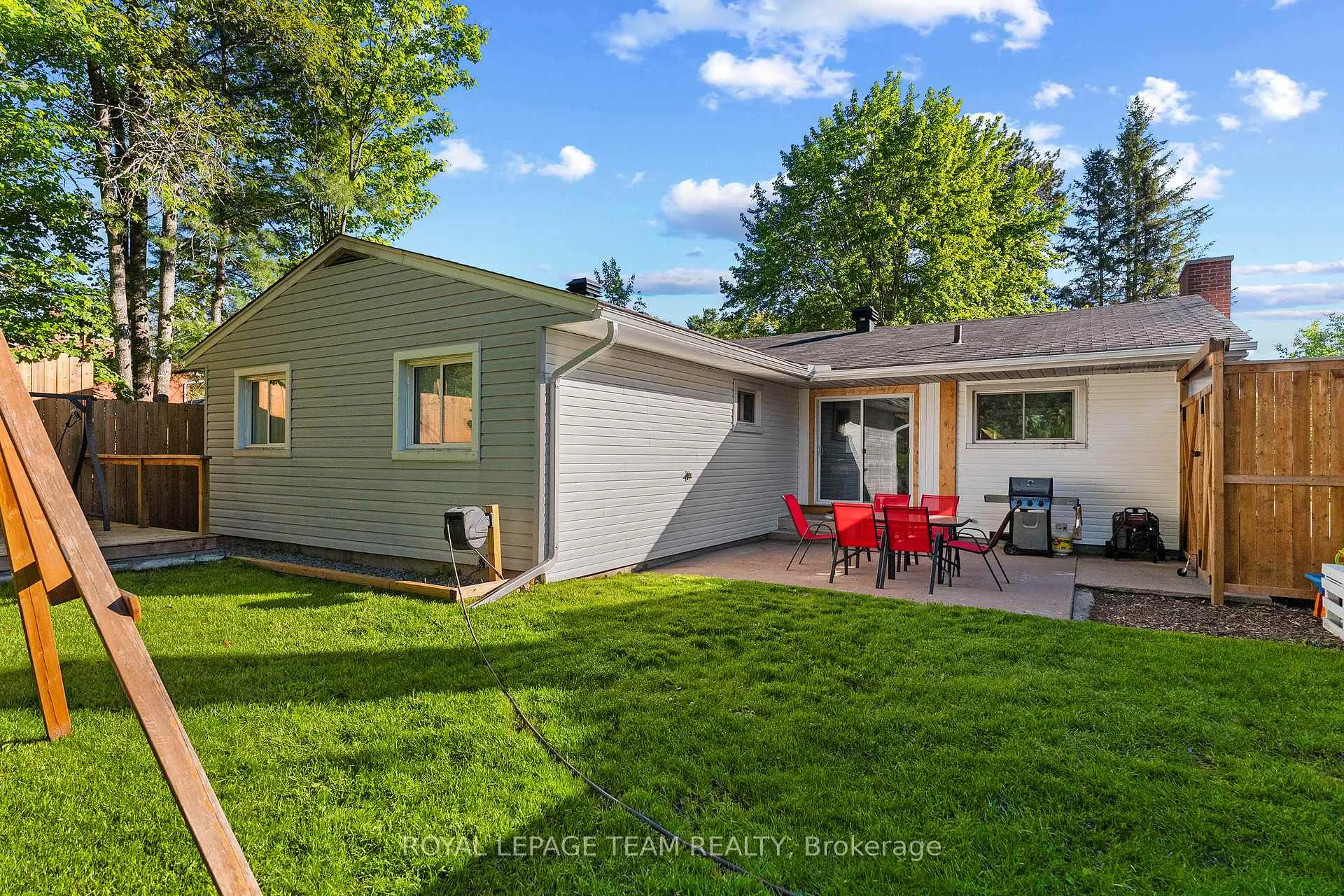 Photo 33 of 25 Frontenac Crescent, Deep River — HOMEH