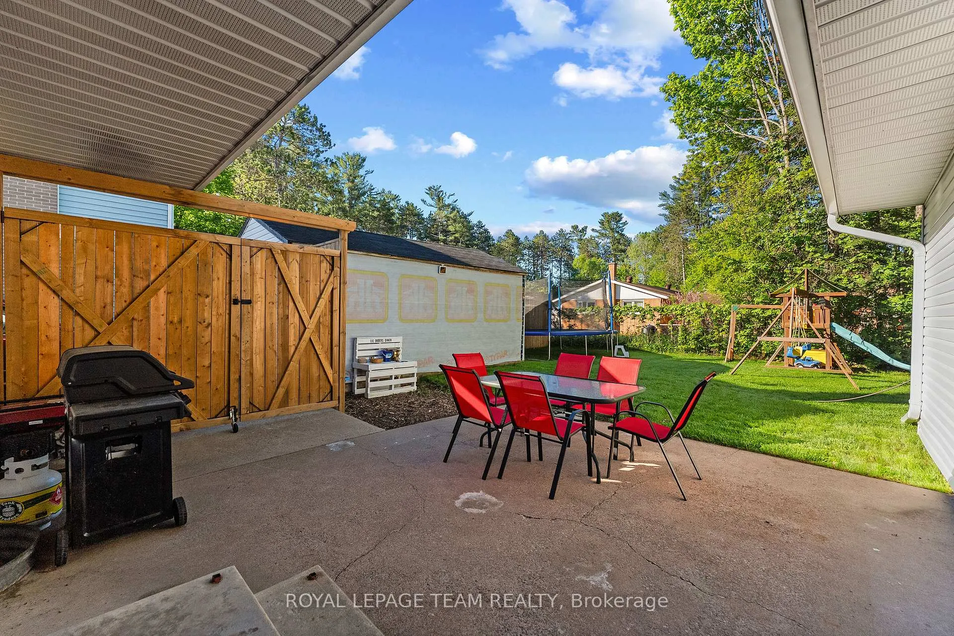 Photo 35 of 25 Frontenac Crescent, Deep River — HOMEH