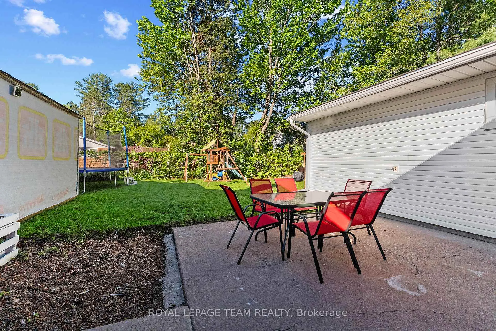 Photo 36 of 25 Frontenac Crescent, Deep River — HOMEH
