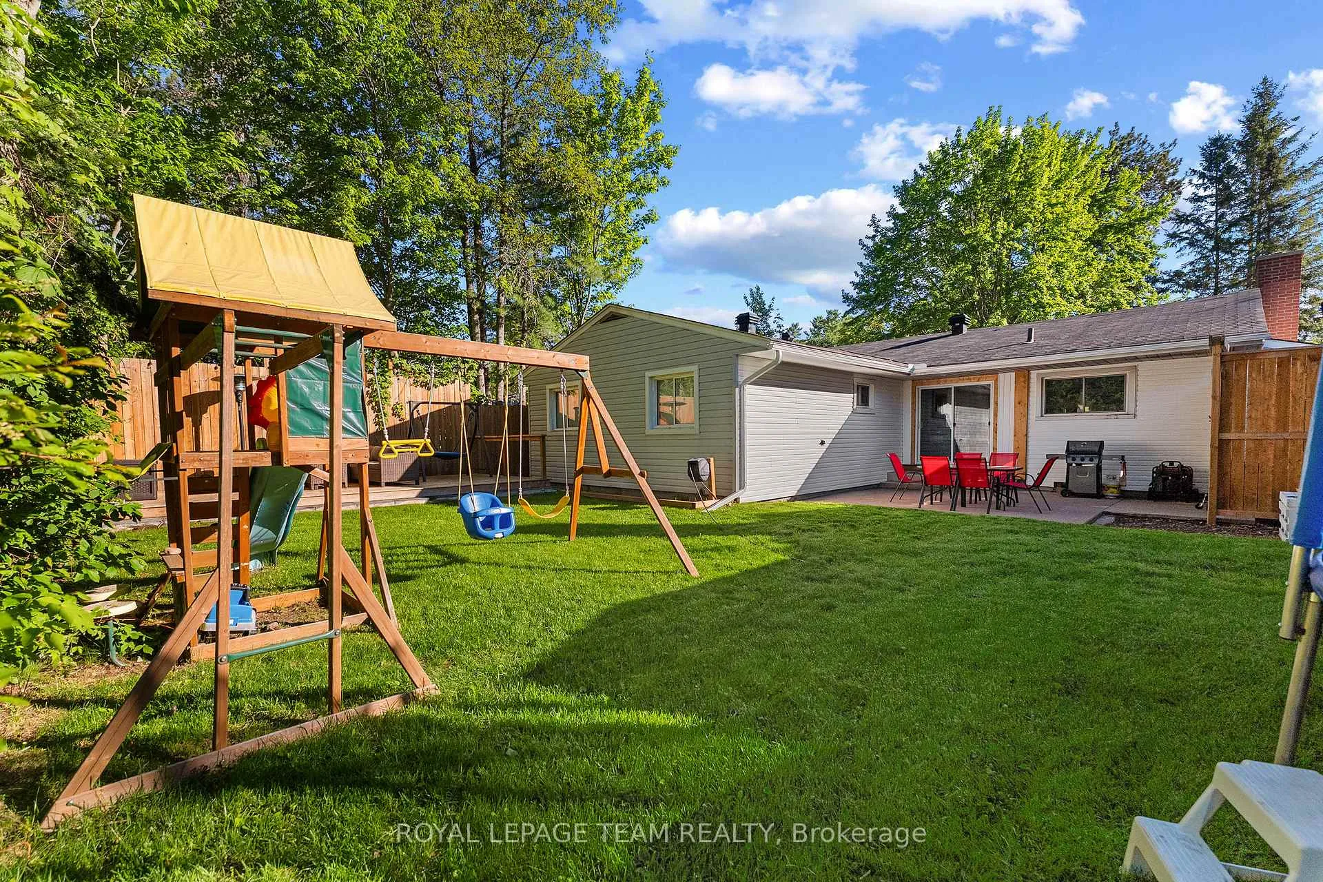 Photo 37 of 25 Frontenac Crescent, Deep River — HOMEH