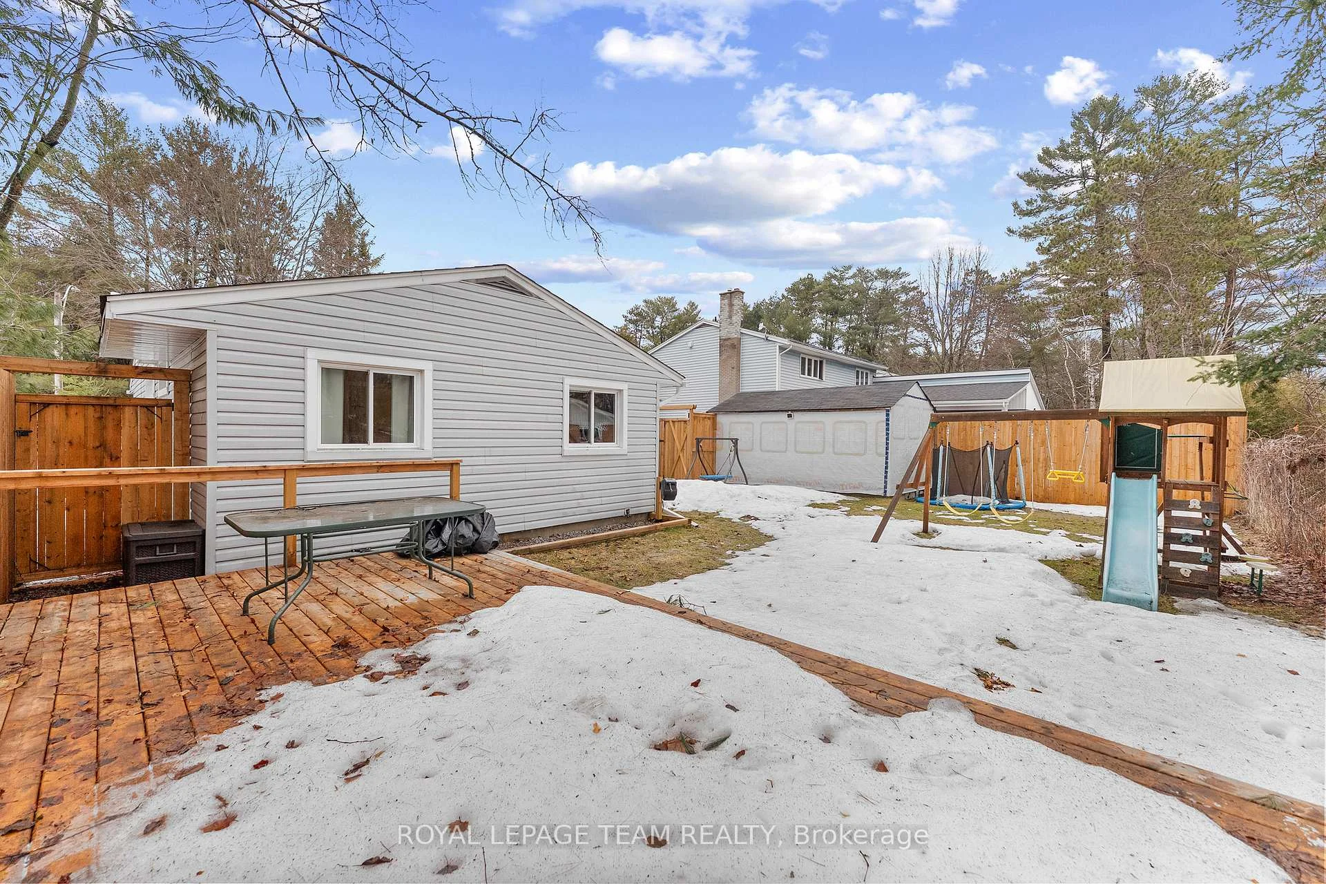 Photo 52 of 25 Frontenac Crescent, Deep River — HOMEH