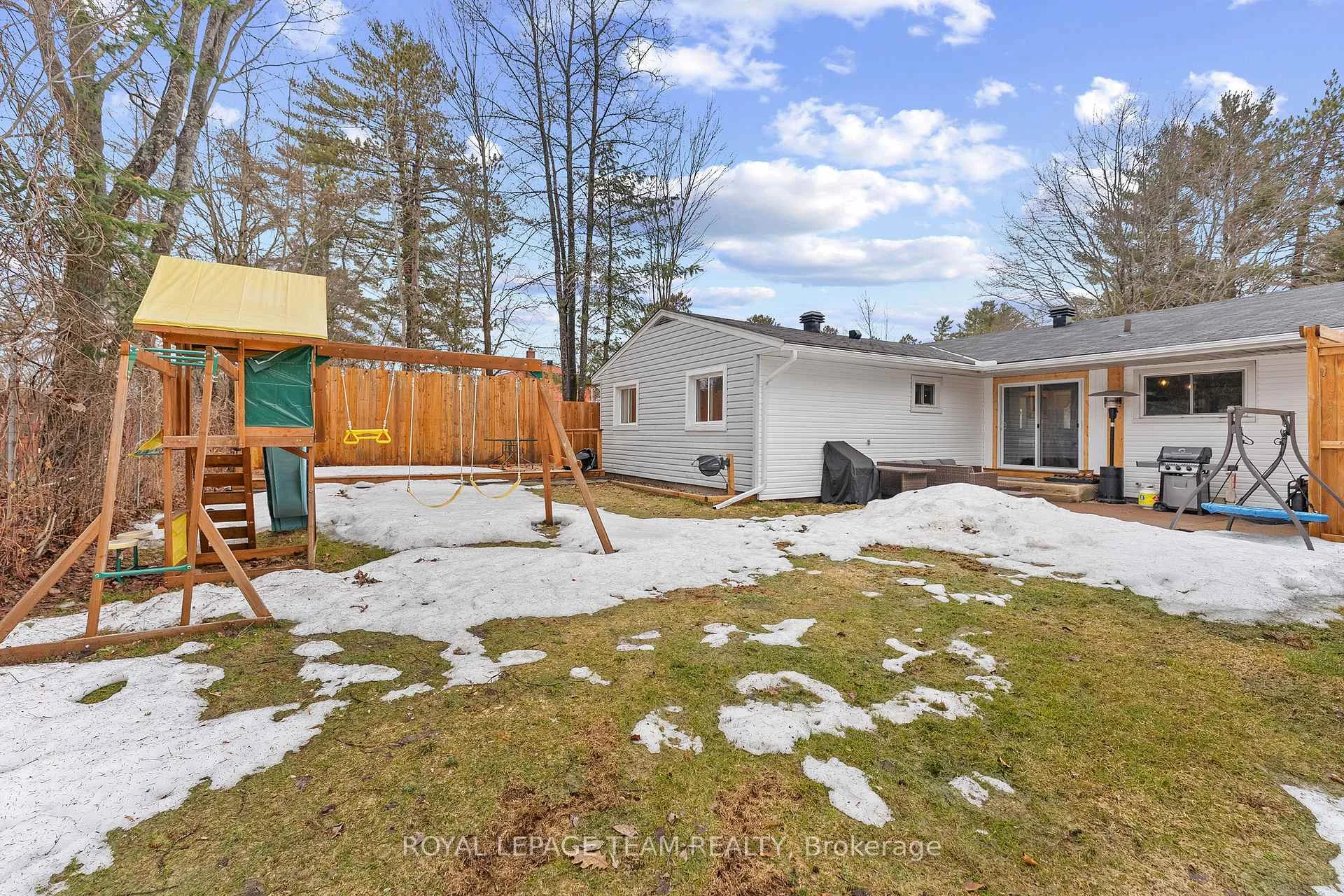 Photo 53 of 25 Frontenac Crescent, Deep River — HOMEH