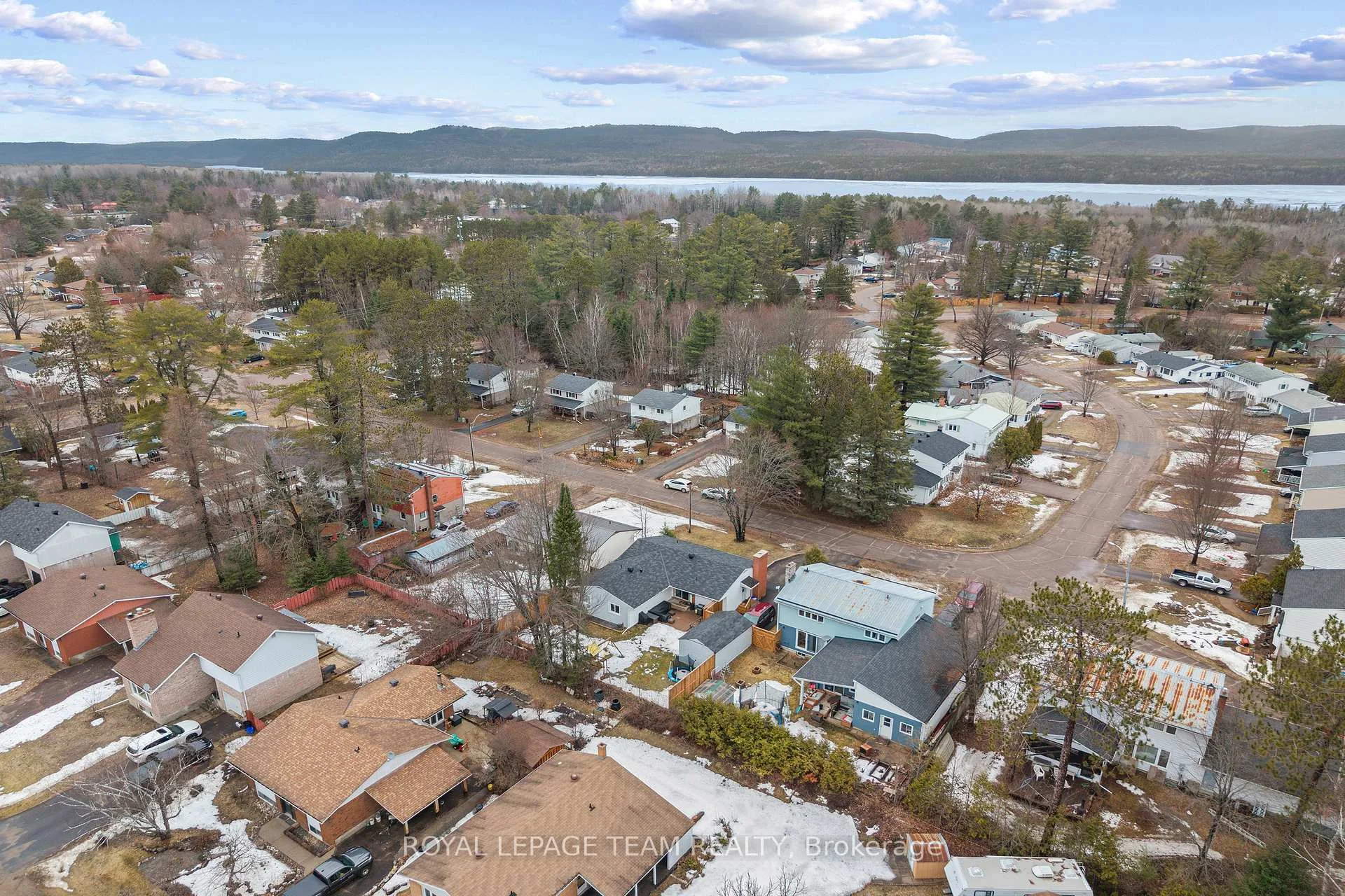 Photo 57 of 25 Frontenac Crescent, Deep River — HOMEH