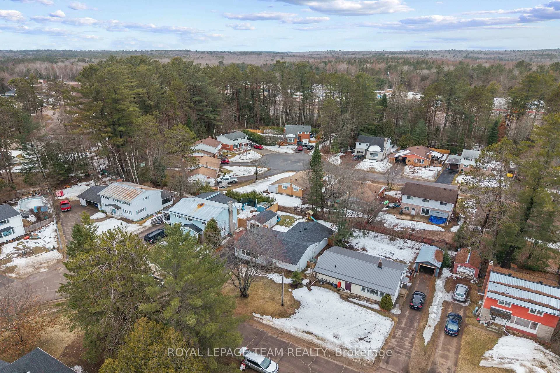 Photo 58 of 25 Frontenac Crescent, Deep River — HOMEH