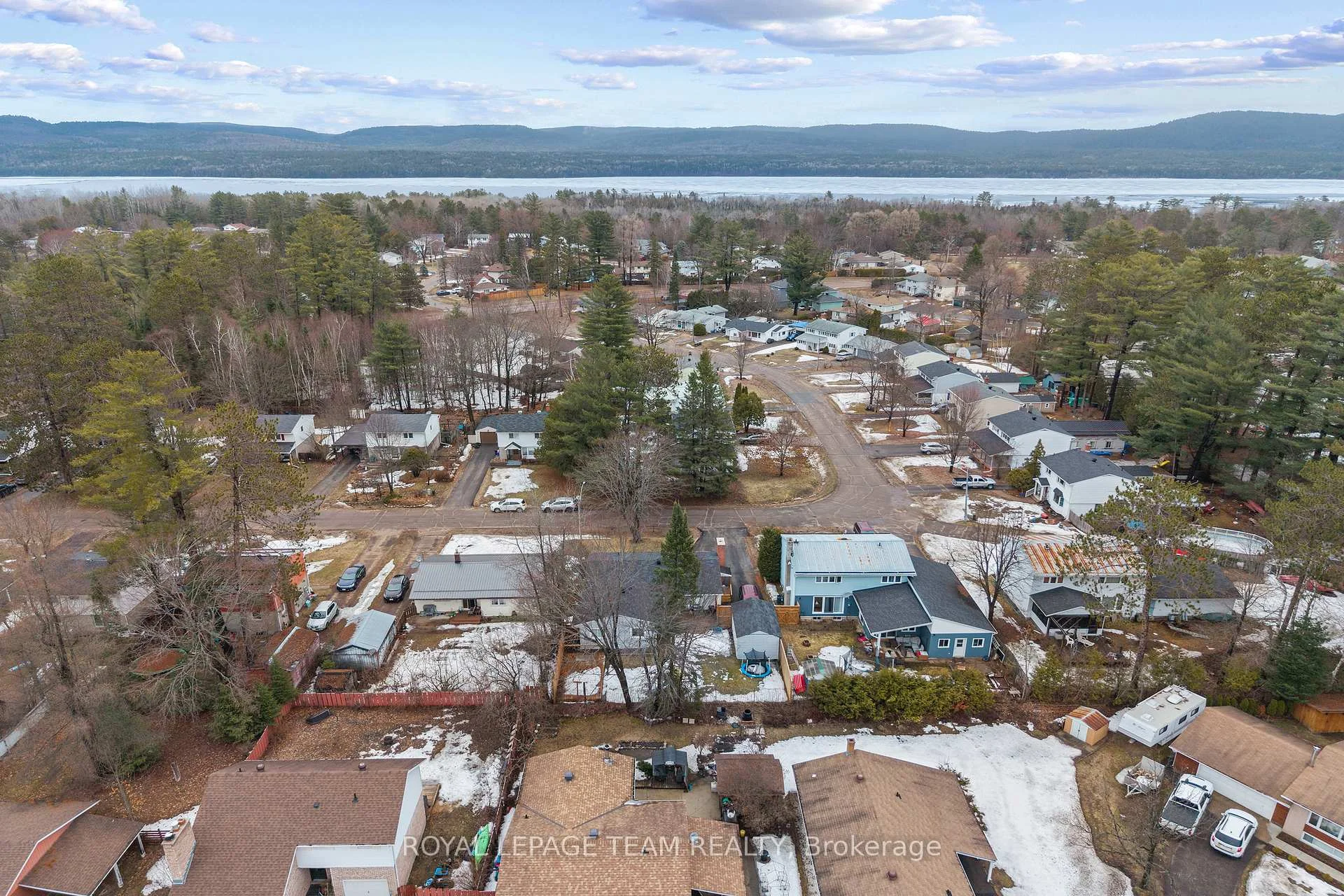 Photo 59 of 25 Frontenac Crescent, Deep River — HOMEH