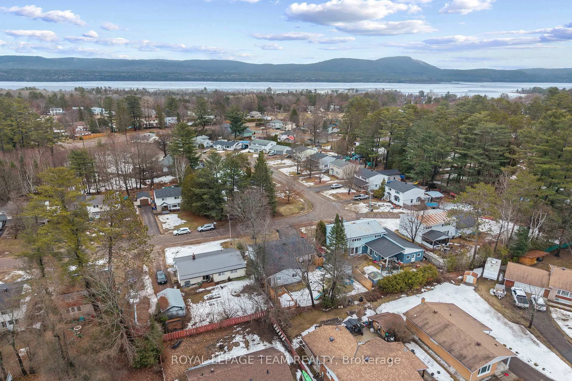 Photo 61 of 25 Frontenac Crescent, Deep River — HOMEH