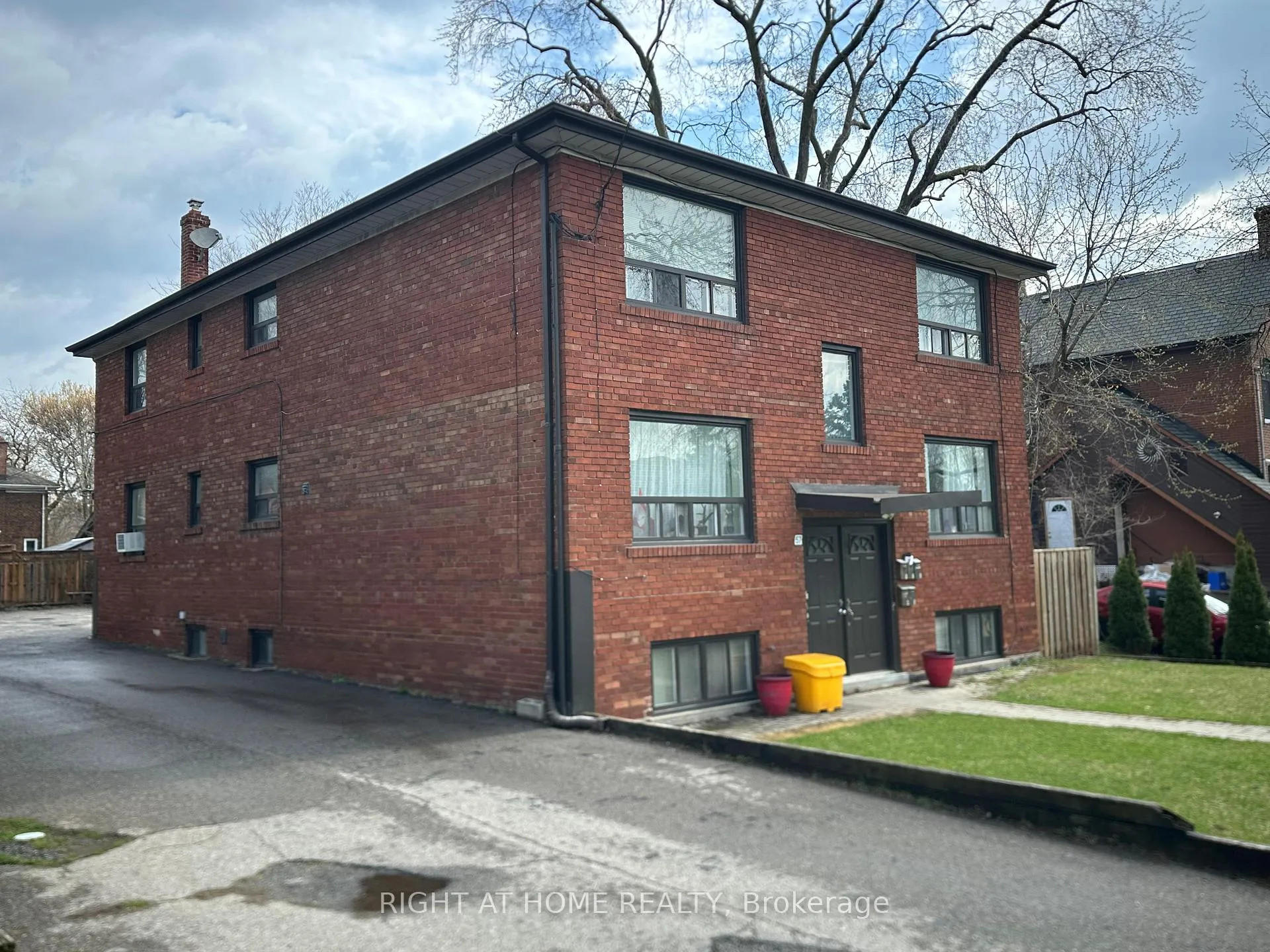 Photo 1 of Unit Unit 1, 57 Superior Avenue, Etobicoke, Mimico — HOMEH