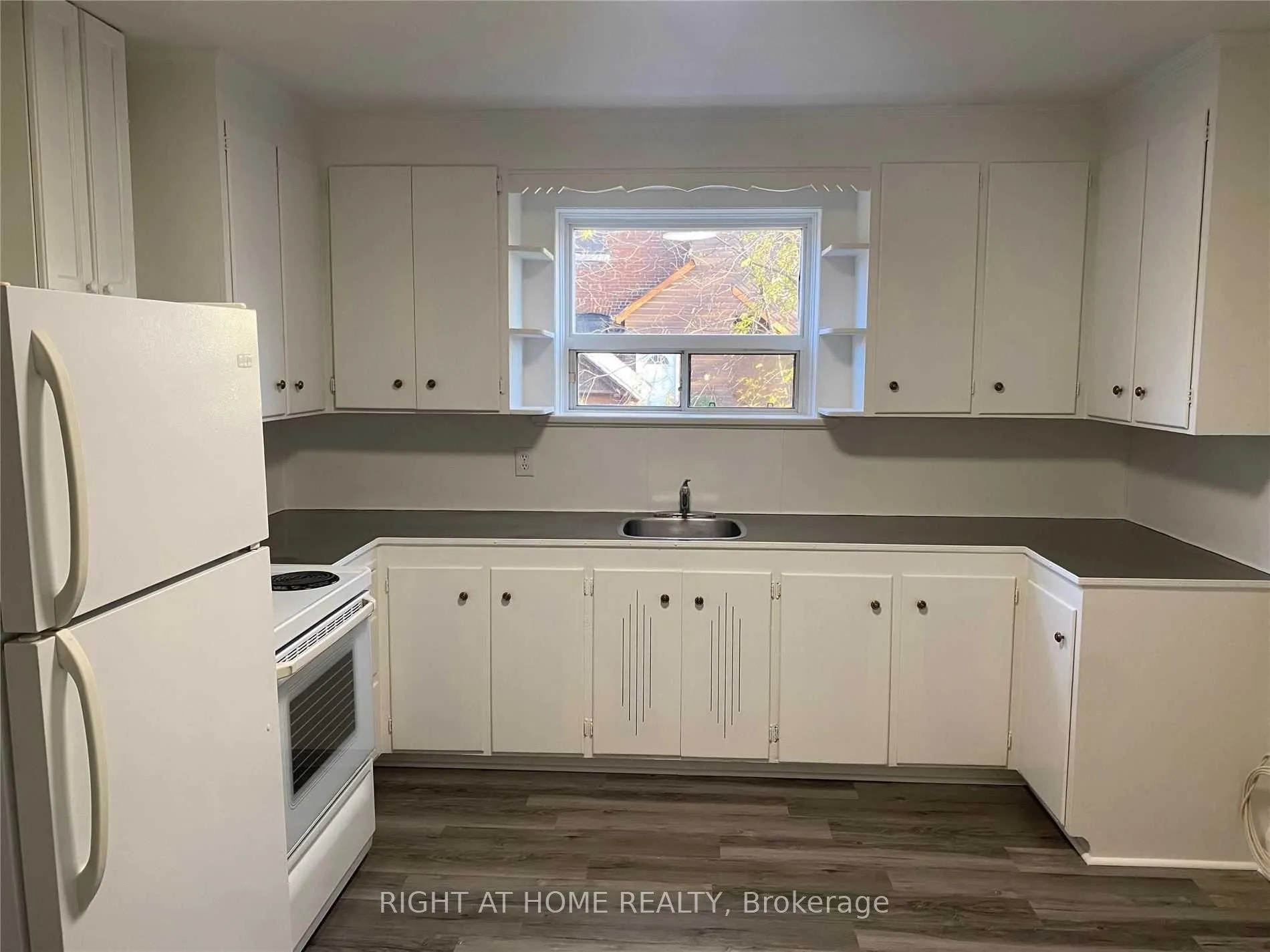 Photo 2 of Unit Unit 1, 57 Superior Avenue, Etobicoke, Mimico — HOMEH