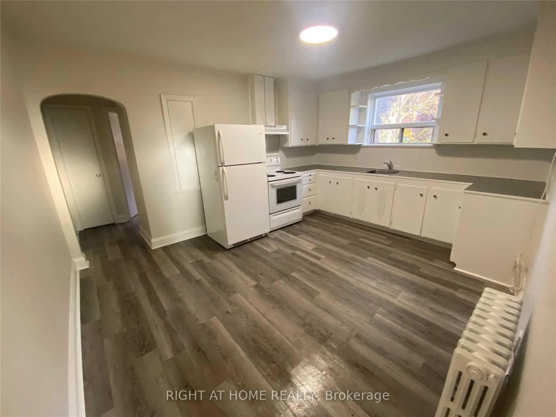 Photo 3 of Unit Unit 1, 57 Superior Avenue, Etobicoke, Mimico — HOMEH