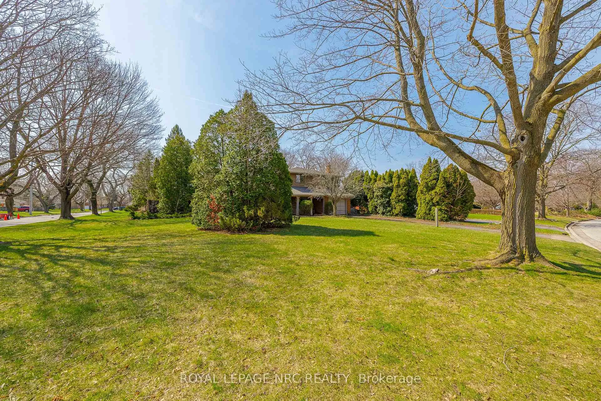 Photo 2 of 20 Old Coach Road, St. Catharines, Lakeshore — HOMEH