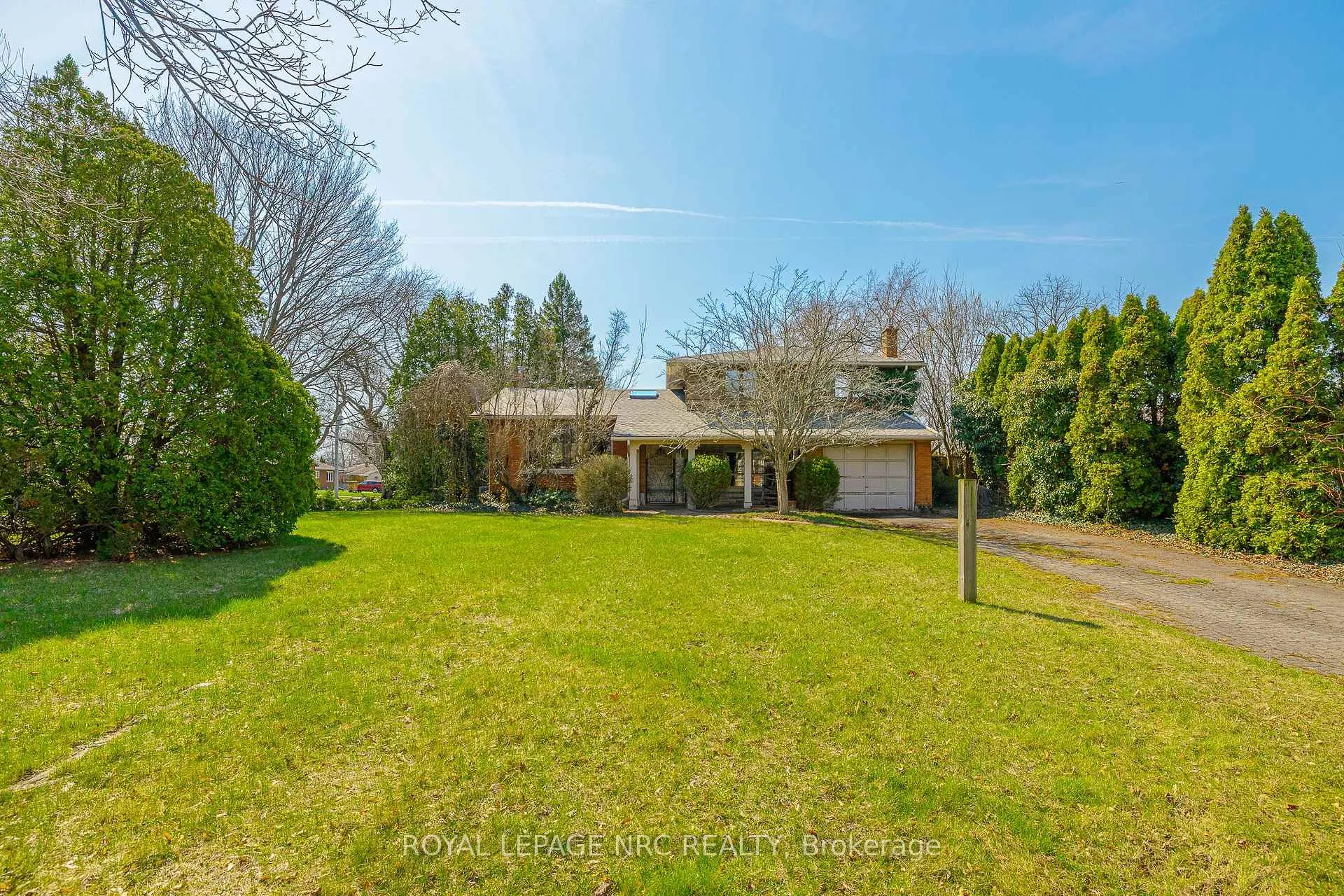 Photo 3 of 20 Old Coach Road, St. Catharines, Lakeshore — HOMEH