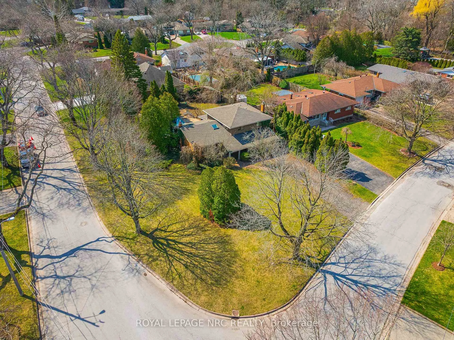 Photo 36 of 20 Old Coach Road, St. Catharines, Lakeshore — HOMEH