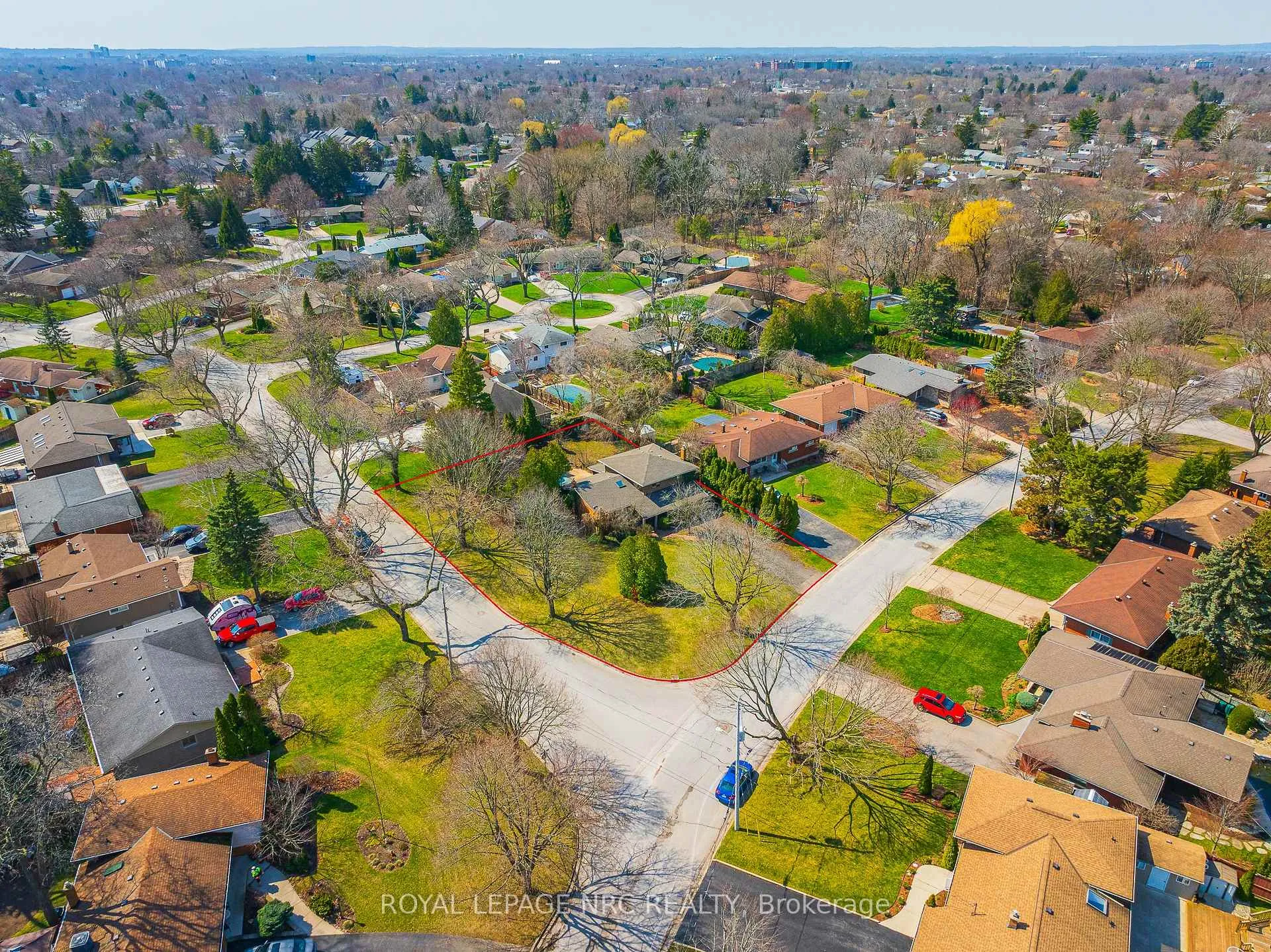 Photo 42 of 20 Old Coach Road, St. Catharines, Lakeshore — HOMEH
