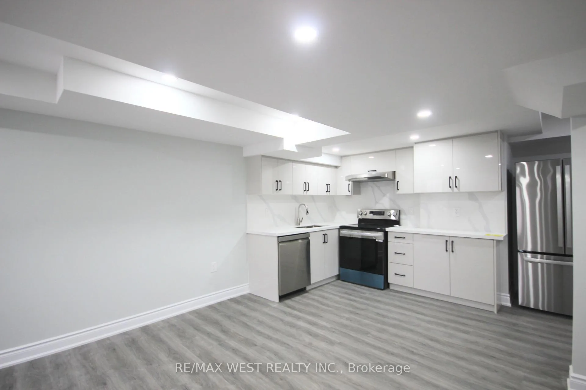 Photo 5 of Unit BSMT, 152 The Queensway, Barrie, Innis-Shore — HOMEH