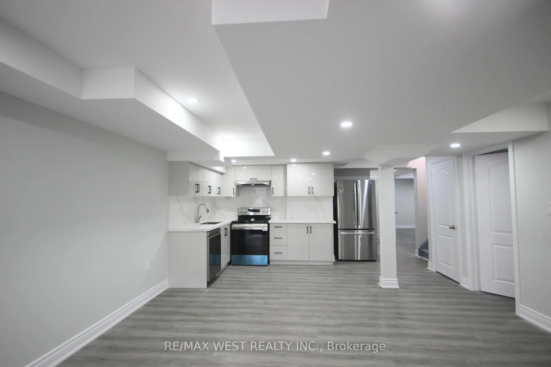 Photo 6 of Unit BSMT, 152 The Queensway, Barrie, Innis-Shore — HOMEH