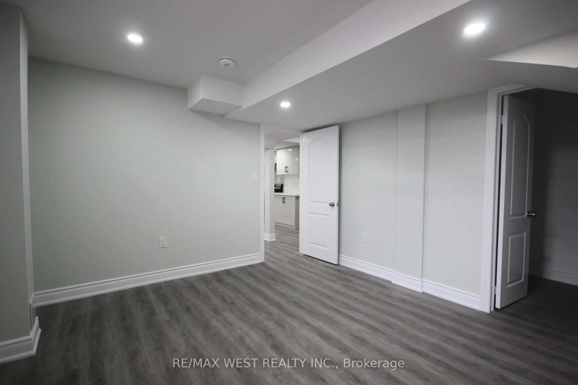 Photo 13 of Unit BSMT, 152 The Queensway, Barrie, Innis-Shore — HOMEH