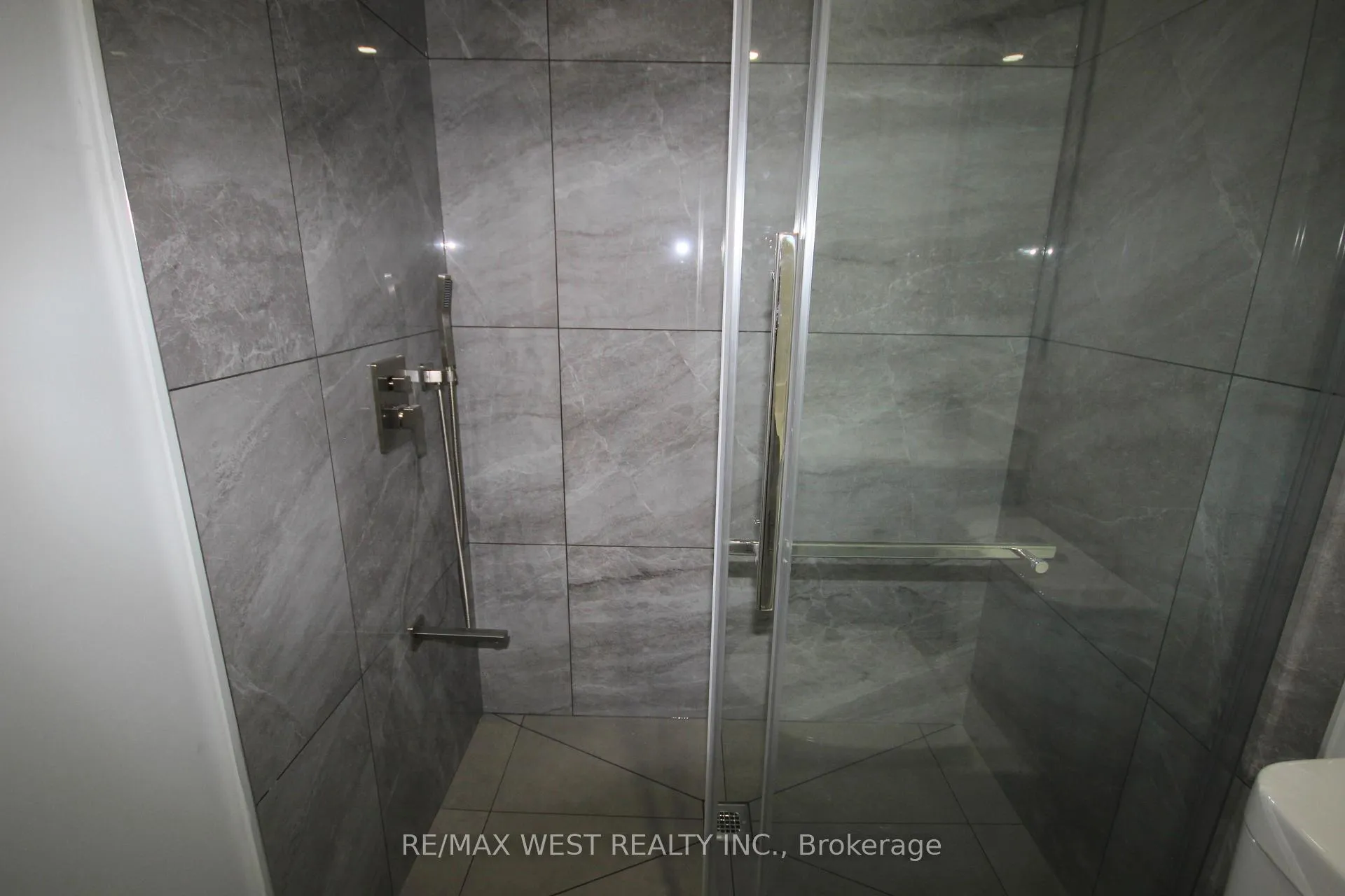 Photo 17 of Unit BSMT, 152 The Queensway, Barrie, Innis-Shore — HOMEH