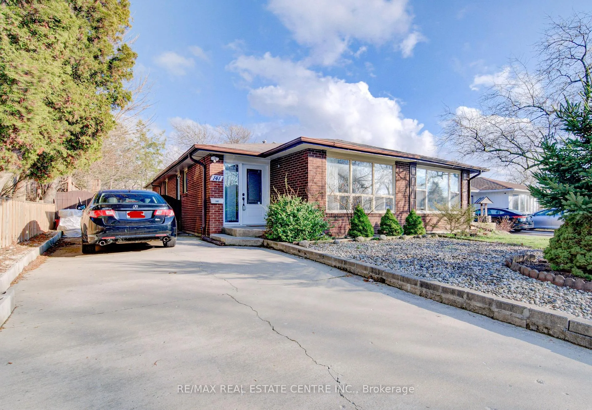 Photo 1 of 141 Mooregate Crescent, Kitchener — HOMEH