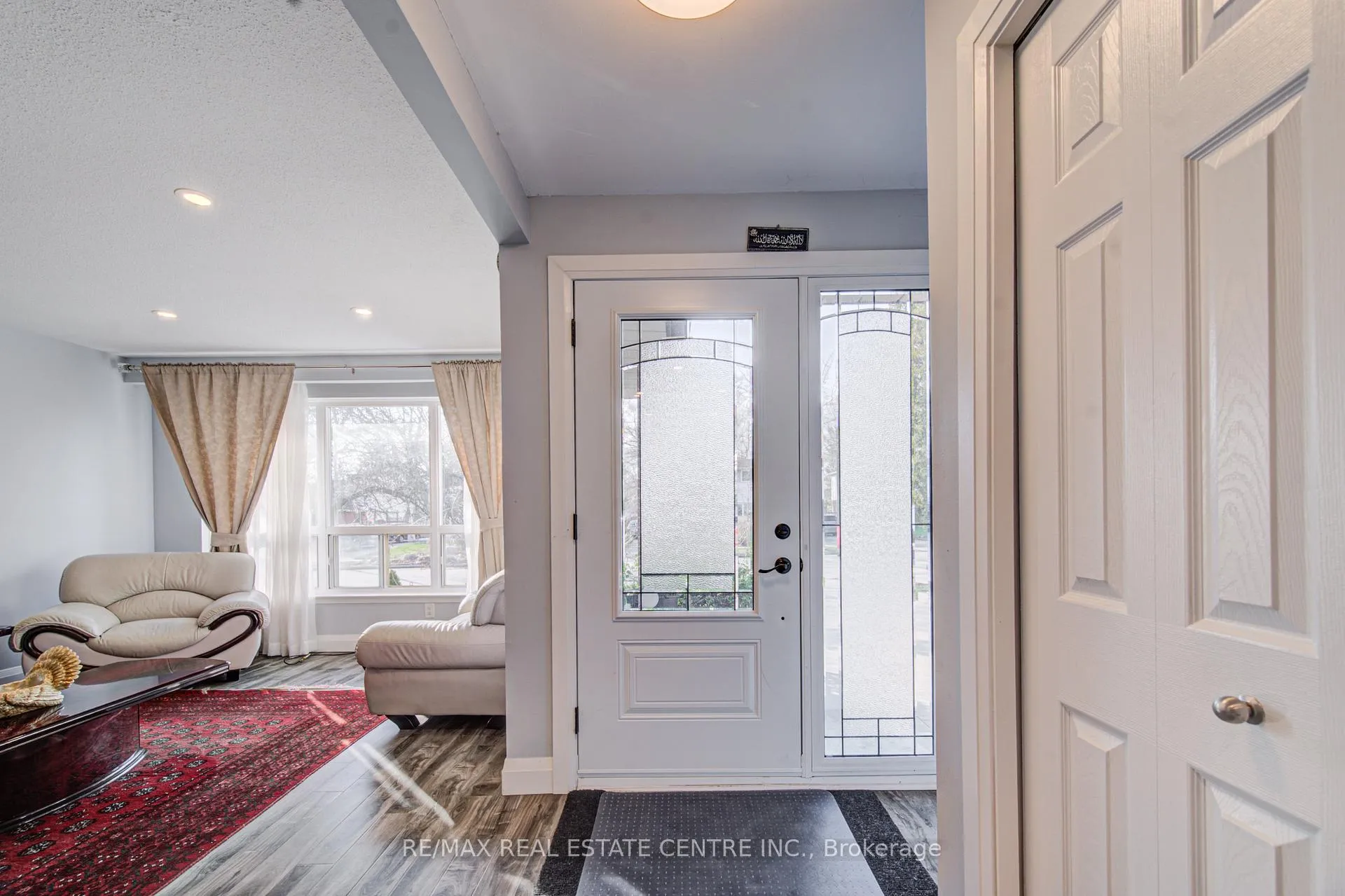 Photo 6 of 141 Mooregate Crescent, Kitchener — HOMEH