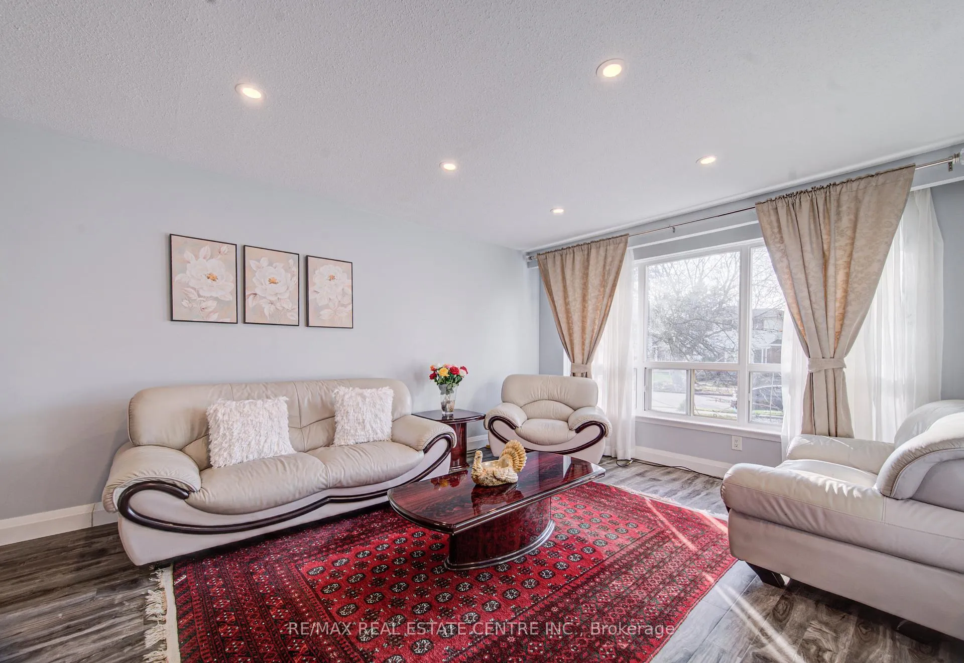 Photo 7 of 141 Mooregate Crescent, Kitchener — HOMEH