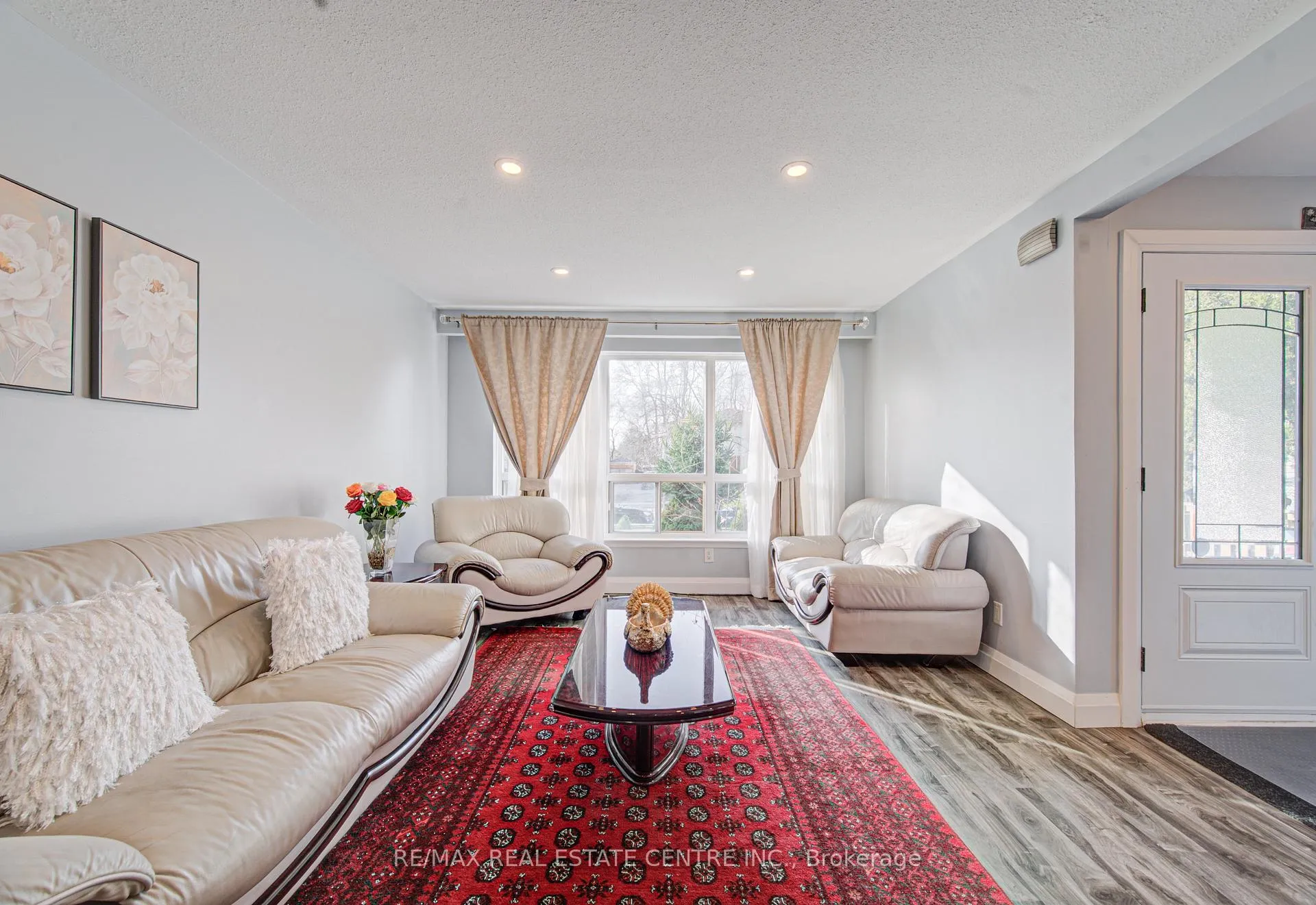 Photo 8 of 141 Mooregate Crescent, Kitchener — HOMEH