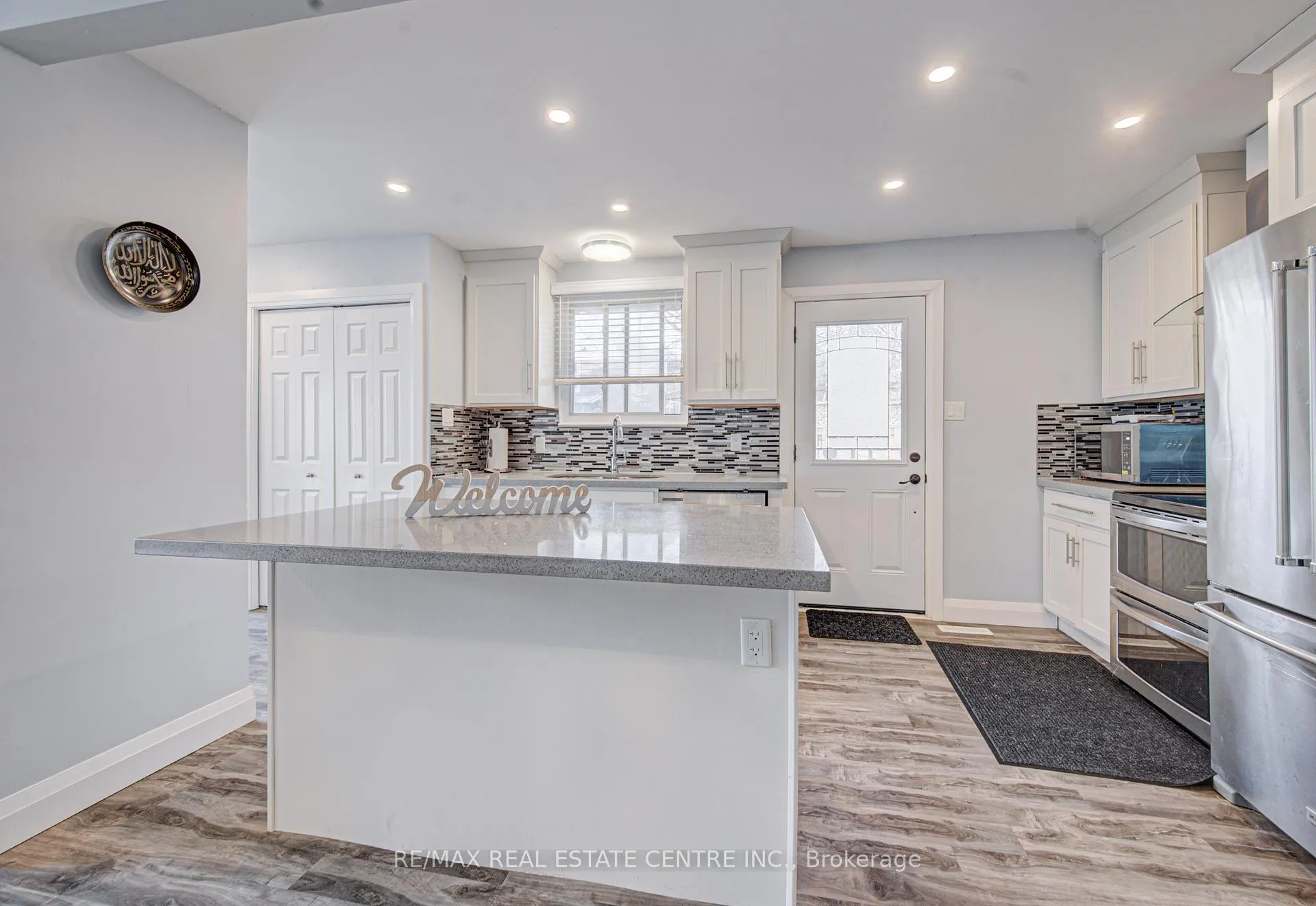 Photo 12 of 141 Mooregate Crescent, Kitchener — HOMEH