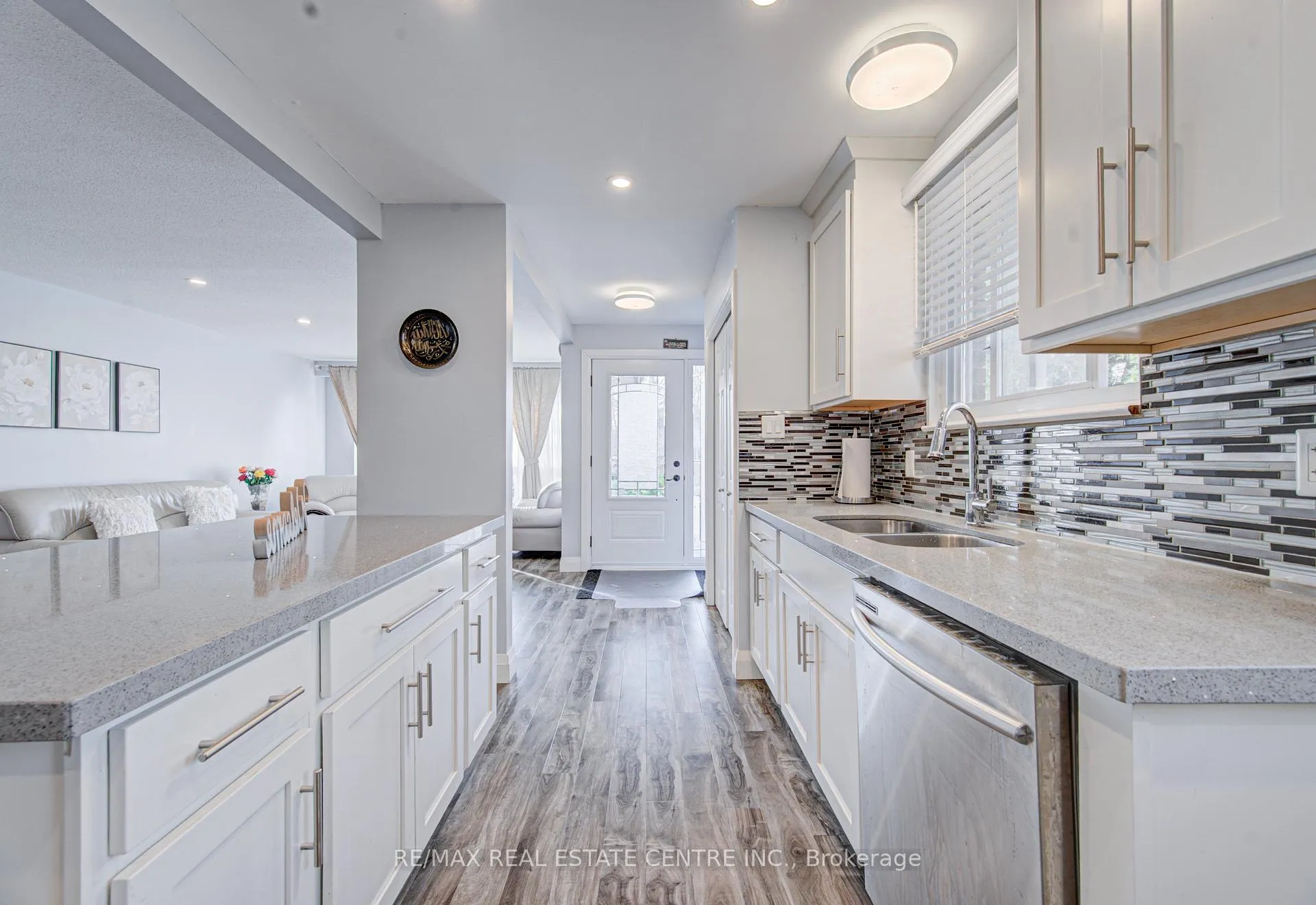 Photo 13 of 141 Mooregate Crescent, Kitchener — HOMEH