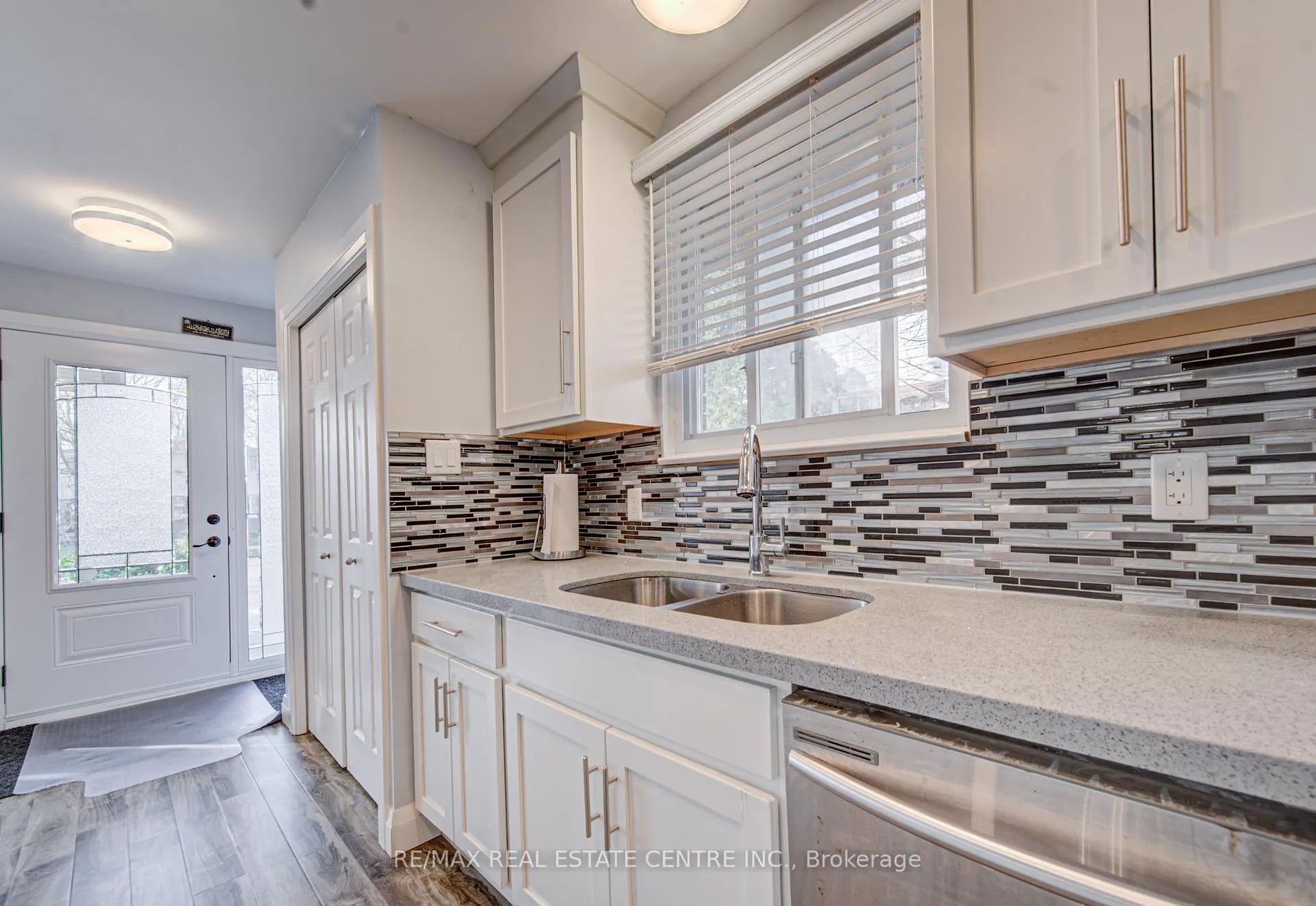 Photo 16 of 141 Mooregate Crescent, Kitchener — HOMEH