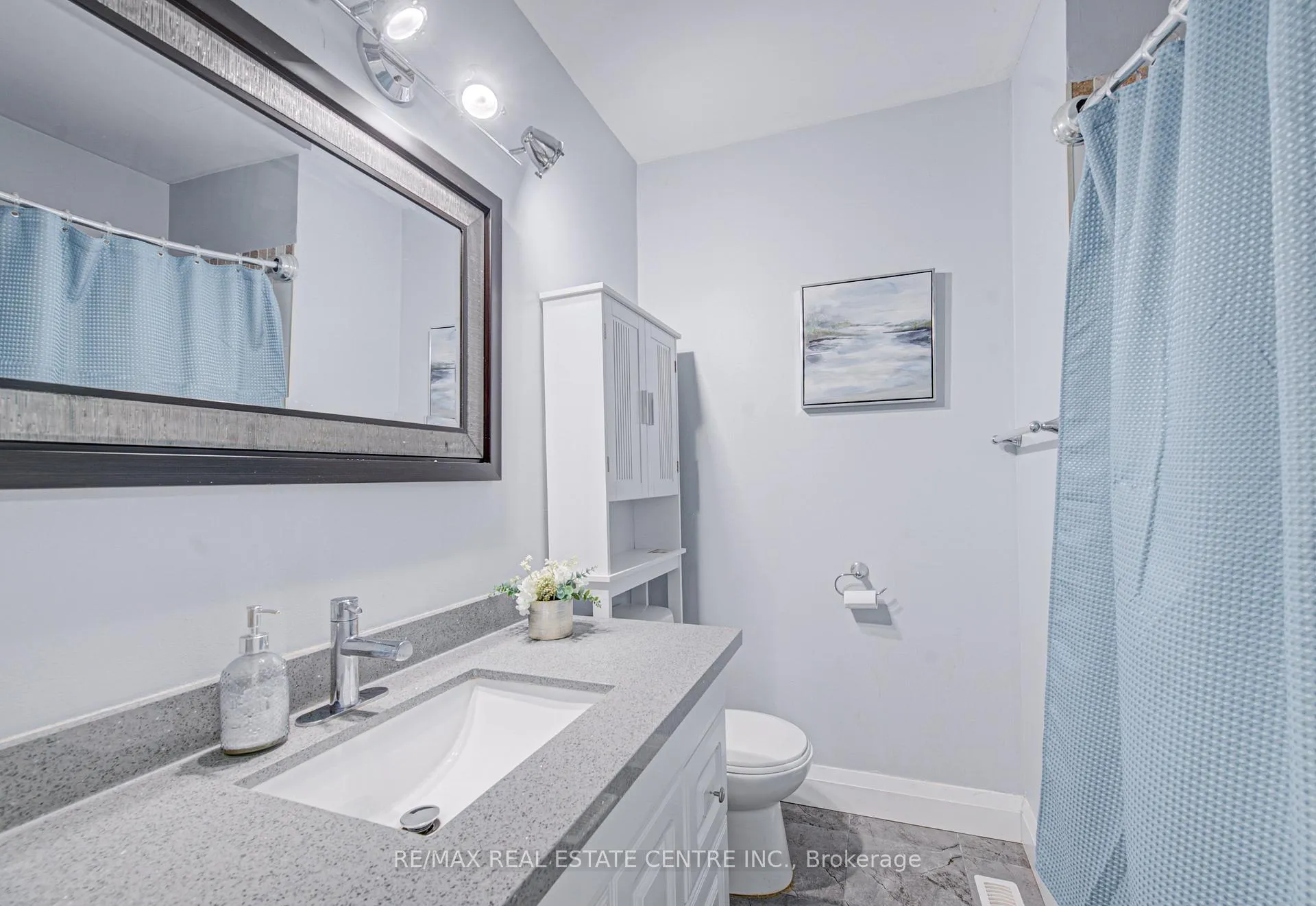 Photo 20 of 141 Mooregate Crescent, Kitchener — HOMEH