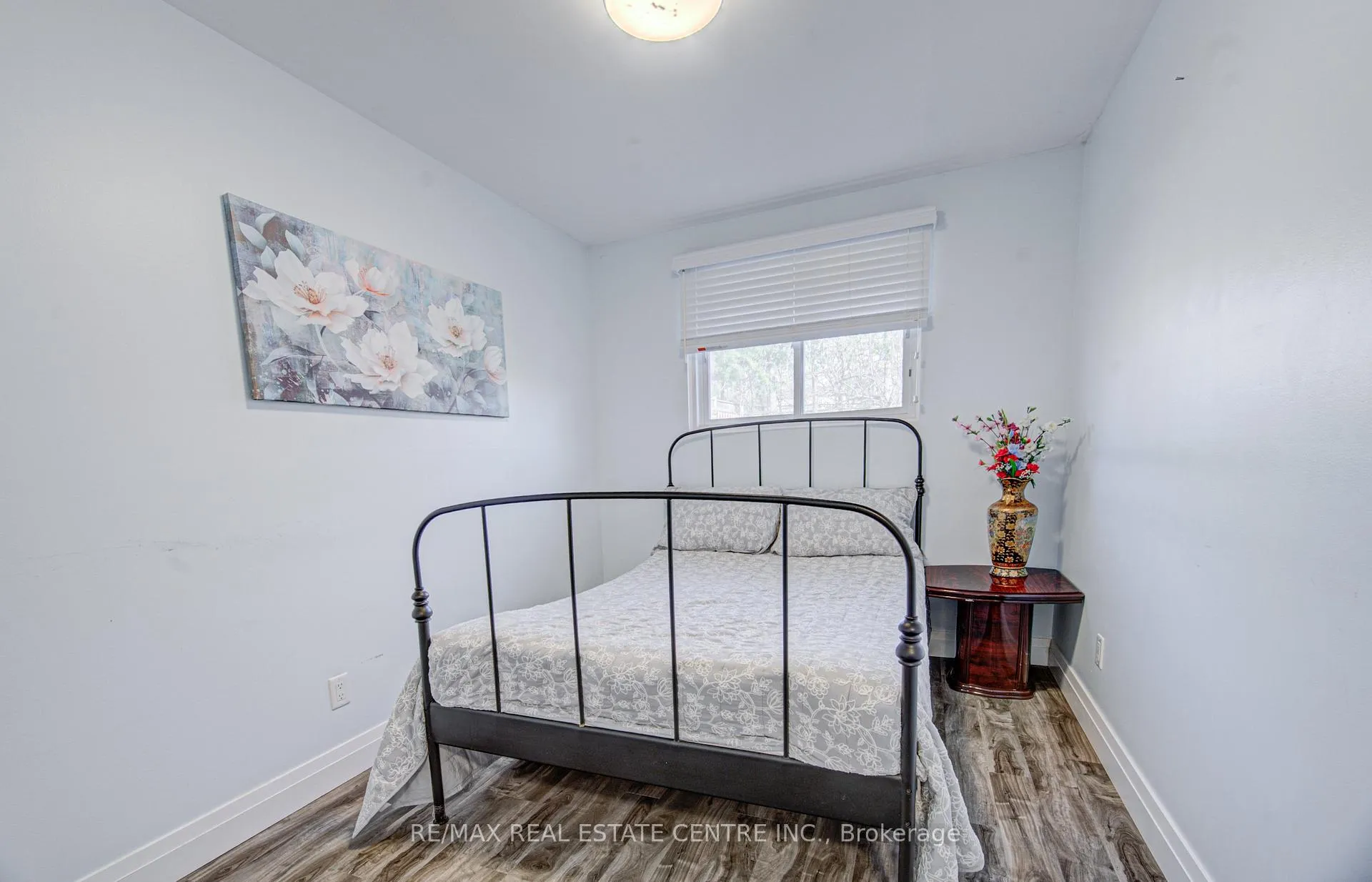 Photo 23 of 141 Mooregate Crescent, Kitchener — HOMEH