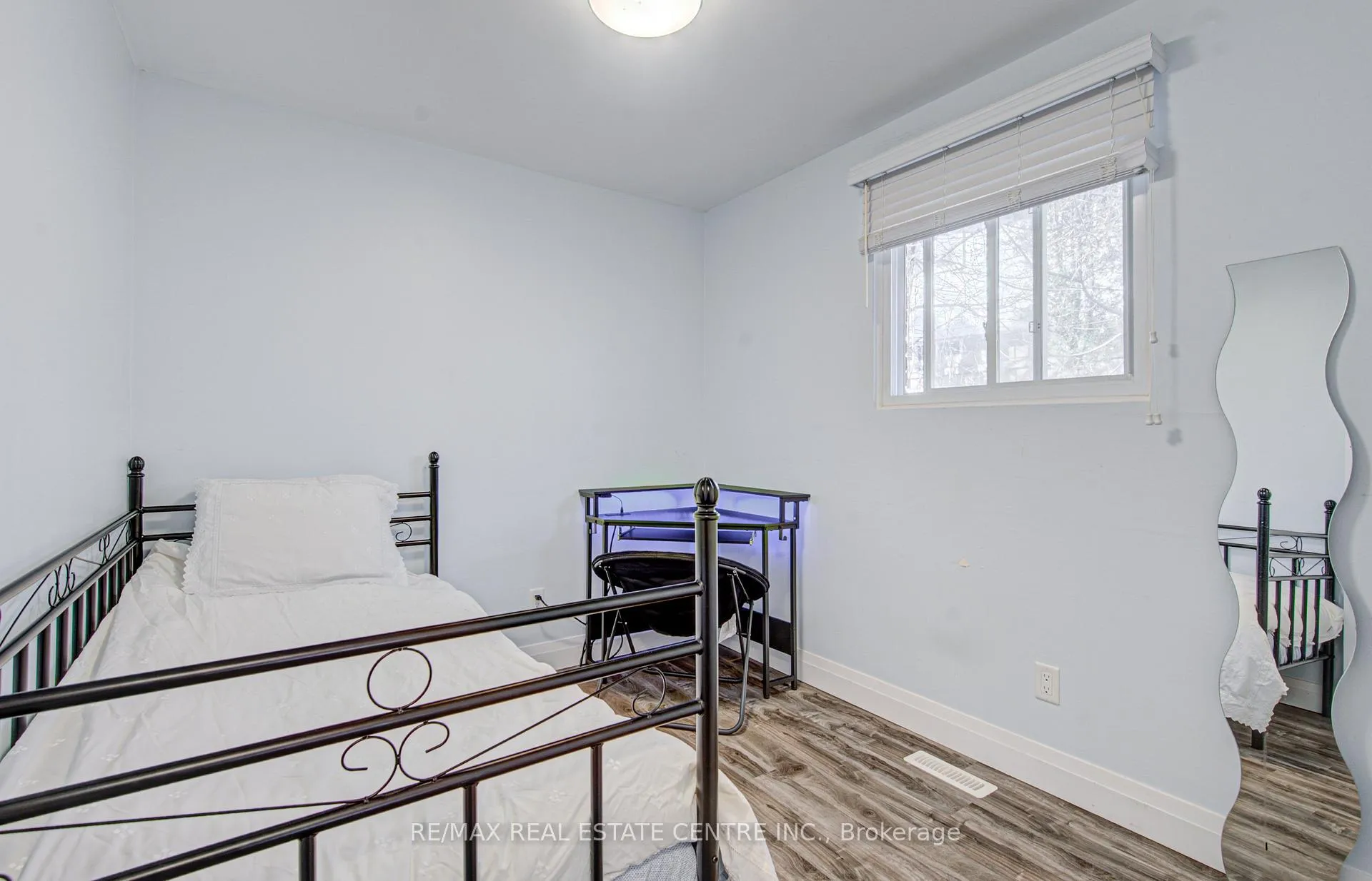 Photo 24 of 141 Mooregate Crescent, Kitchener — HOMEH