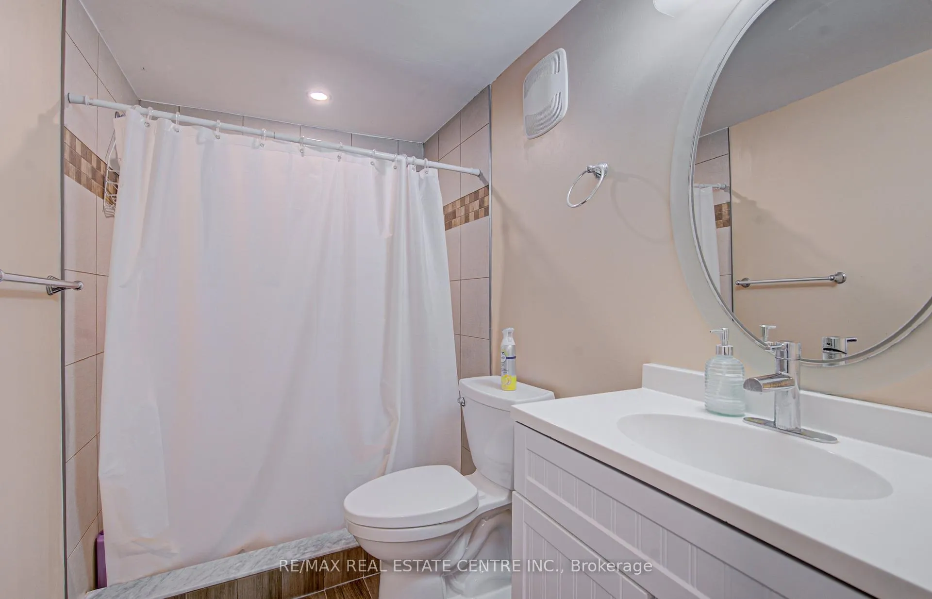 Photo 30 of 141 Mooregate Crescent, Kitchener — HOMEH