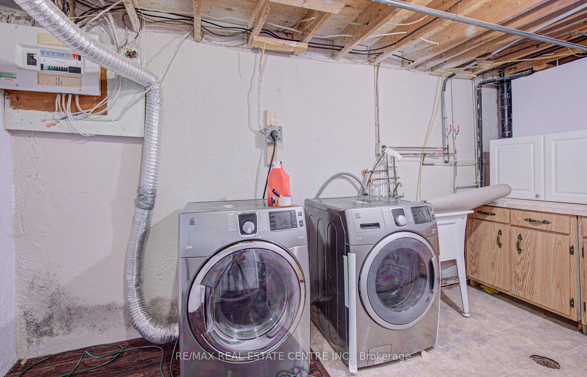 Photo 32 of 141 Mooregate Crescent, Kitchener — HOMEH