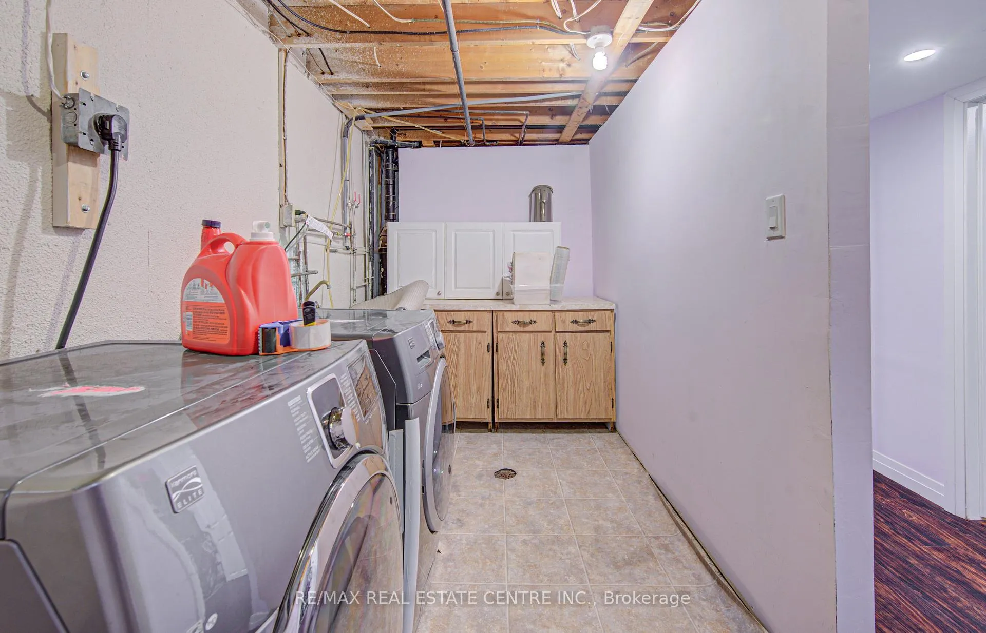 Photo 33 of 141 Mooregate Crescent, Kitchener — HOMEH