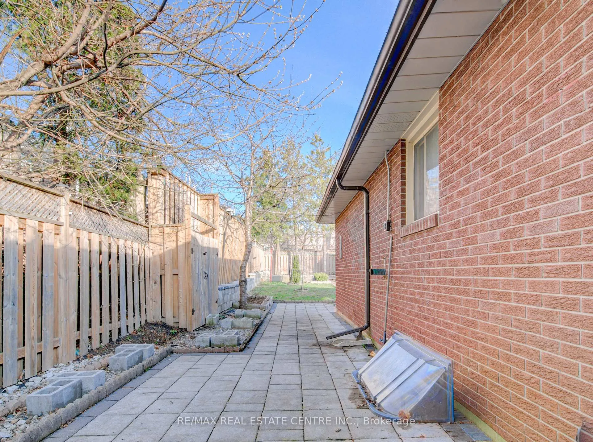 Photo 34 of 141 Mooregate Crescent, Kitchener — HOMEH