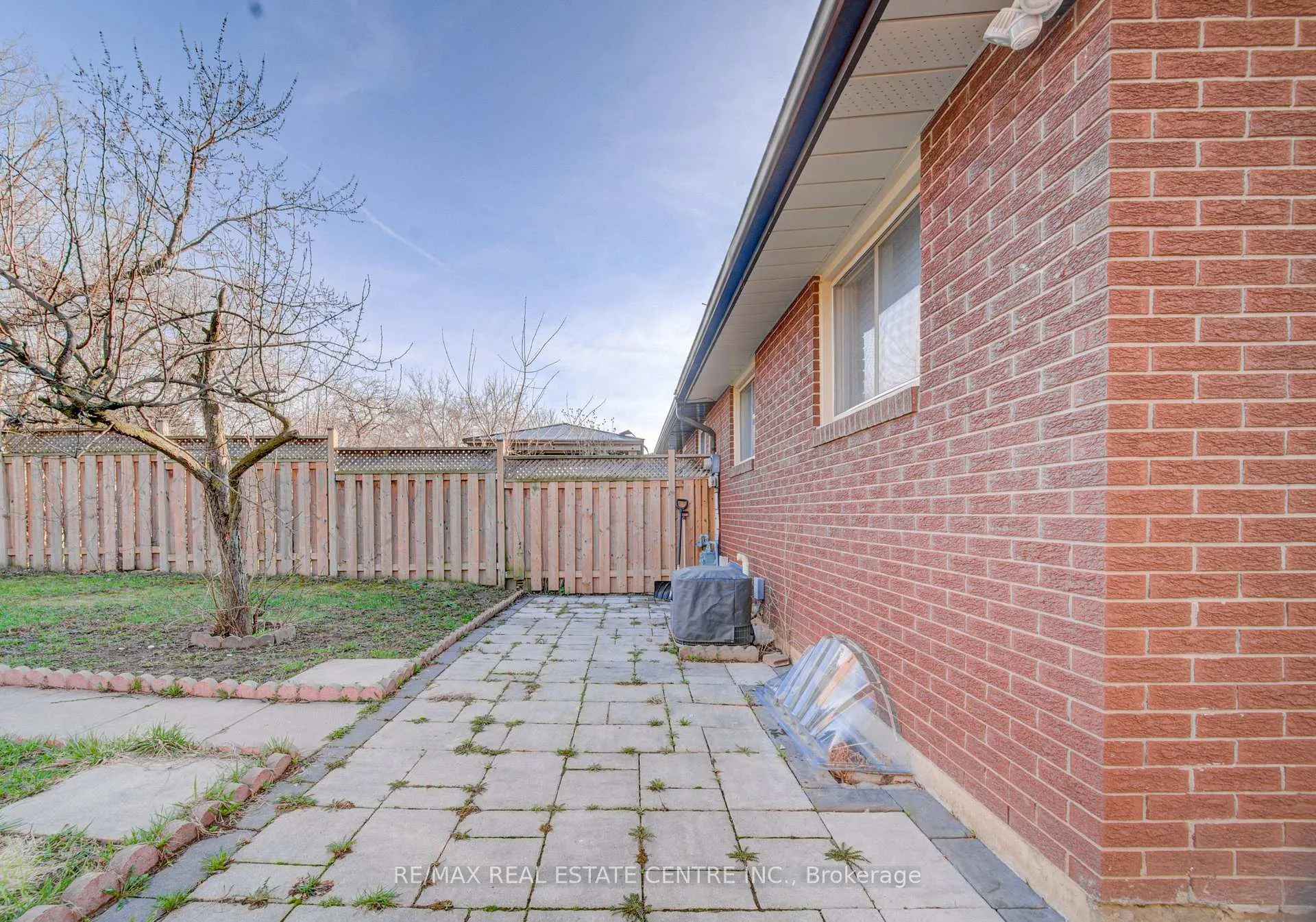 Photo 36 of 141 Mooregate Crescent, Kitchener — HOMEH