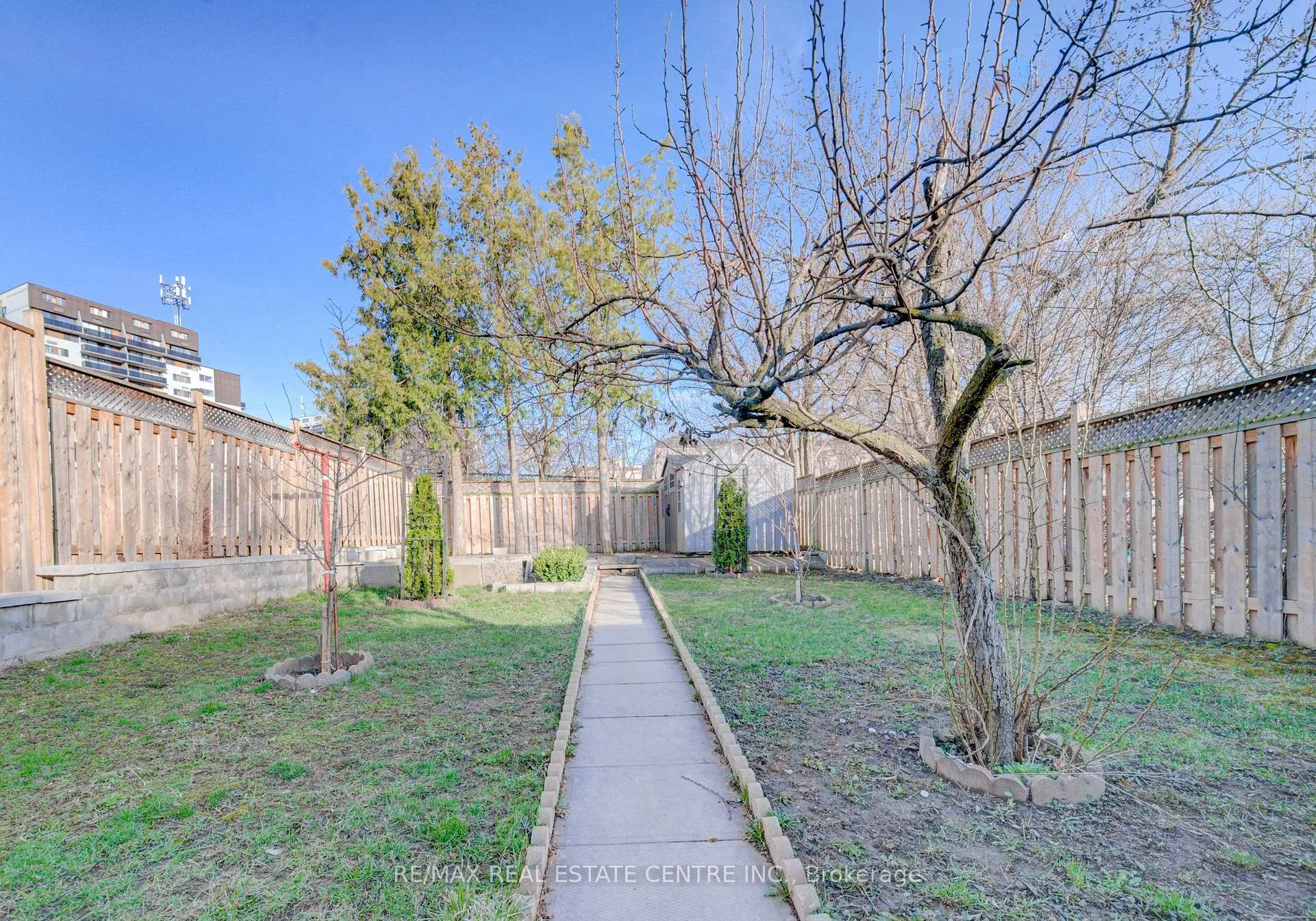 Photo 37 of 141 Mooregate Crescent, Kitchener — HOMEH