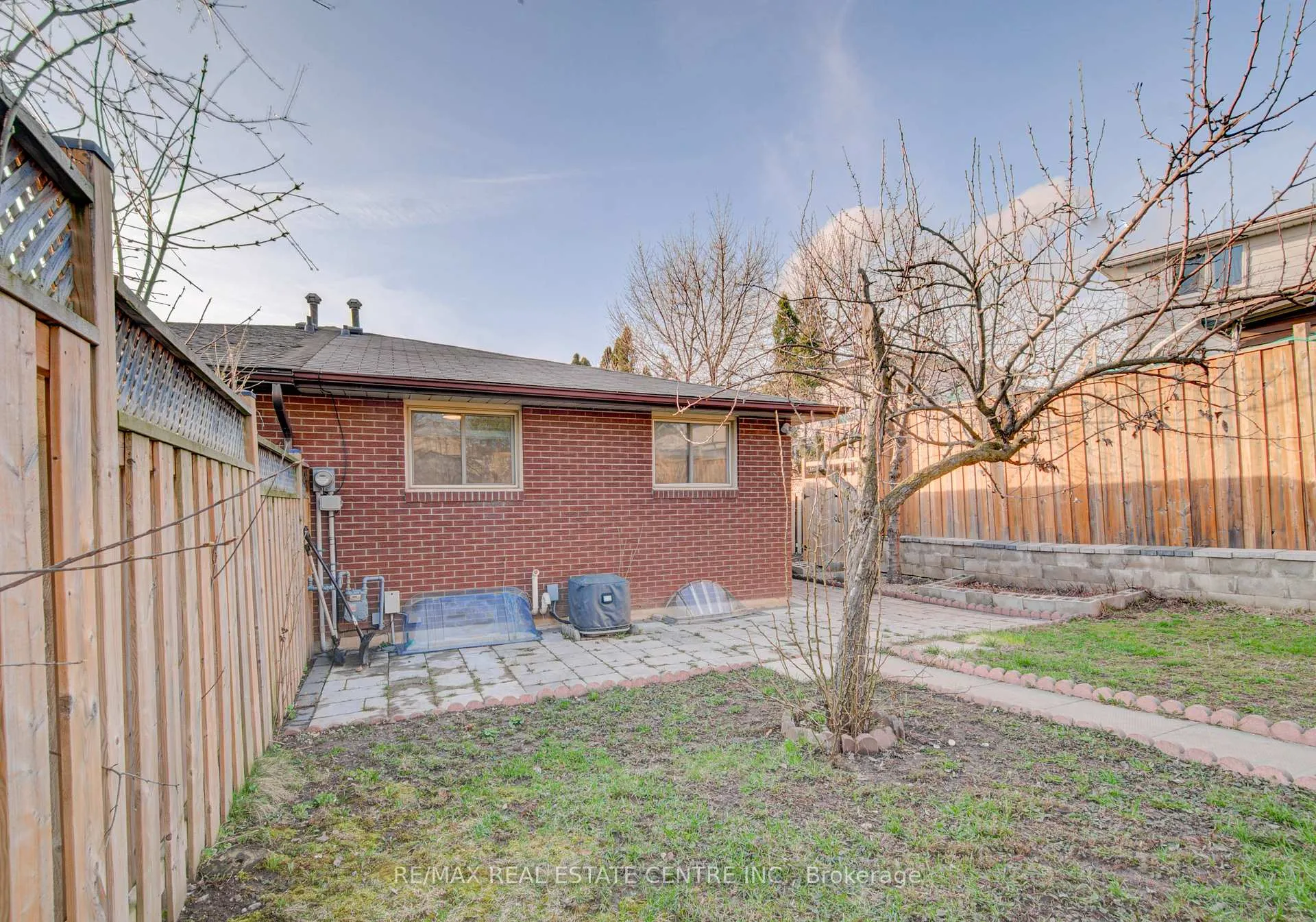 Photo 40 of 141 Mooregate Crescent, Kitchener — HOMEH