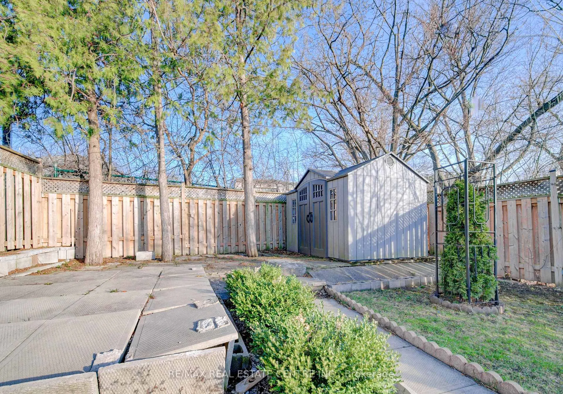 Photo 42 of 141 Mooregate Crescent, Kitchener — HOMEH