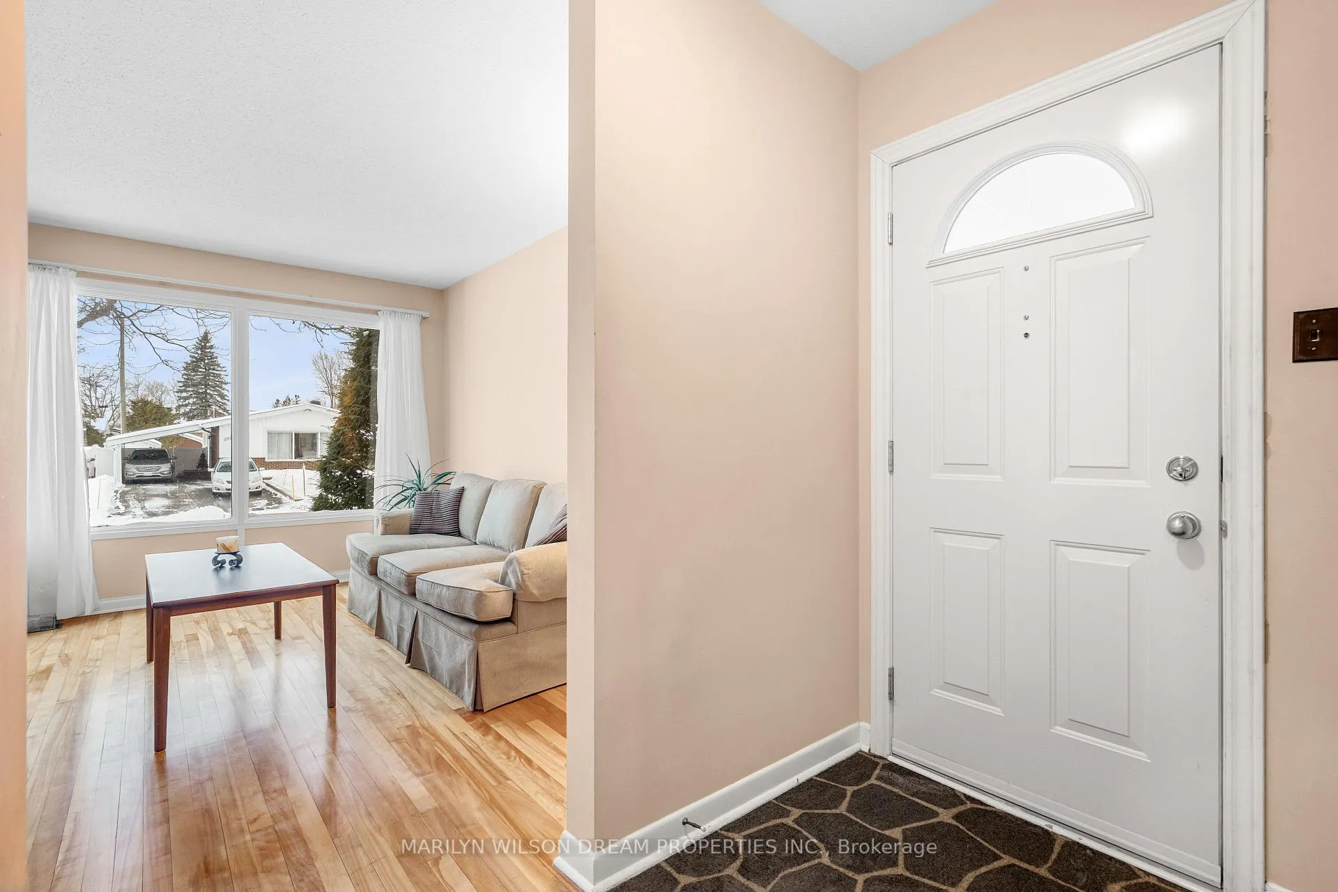 Photo 5 of 2422 Magnus Avenue, Ottawa, Hawthorne Meadows — HOMEH