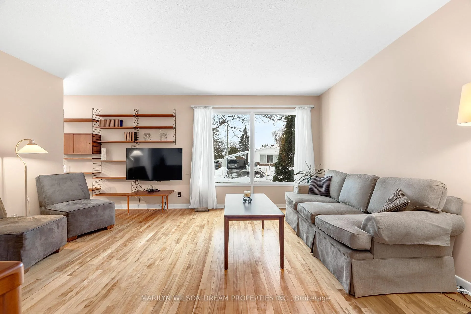 Photo 6 of 2422 Magnus Avenue, Ottawa, Hawthorne Meadows — HOMEH