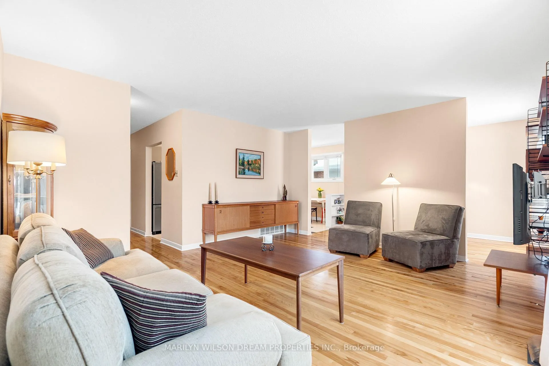 Photo 7 of 2422 Magnus Avenue, Ottawa, Hawthorne Meadows — HOMEH