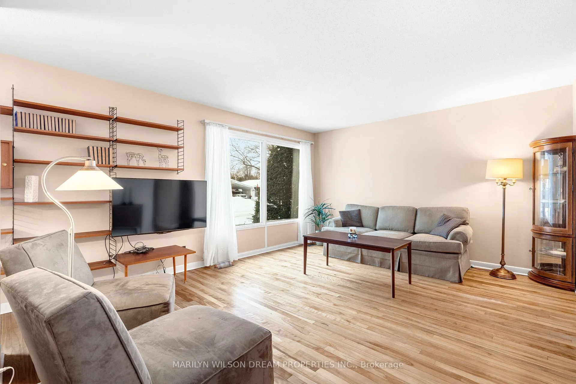 Photo 9 of 2422 Magnus Avenue, Ottawa, Hawthorne Meadows — HOMEH