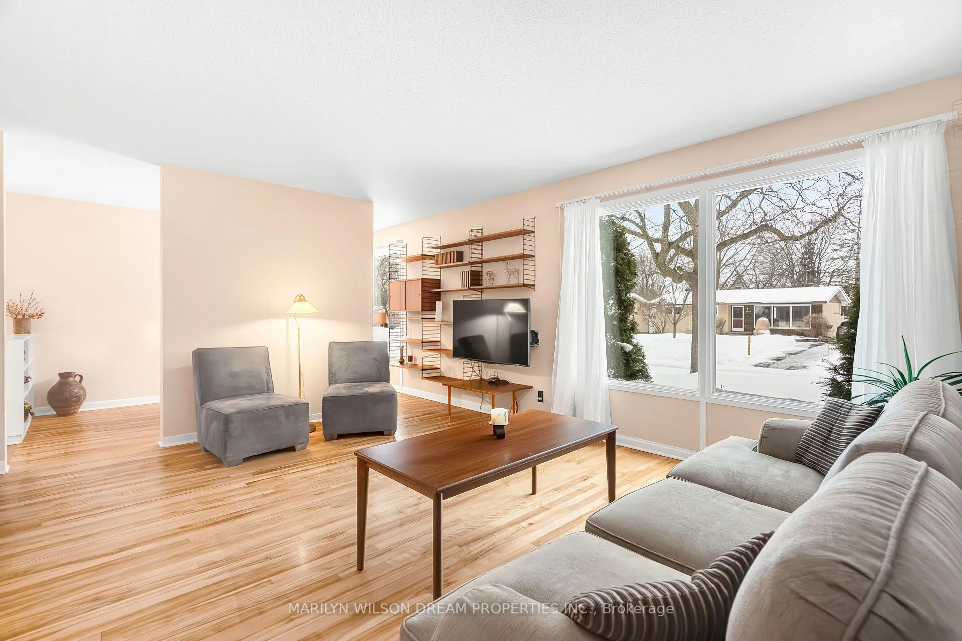 Photo 10 of 2422 Magnus Avenue, Ottawa, Hawthorne Meadows — HOMEH