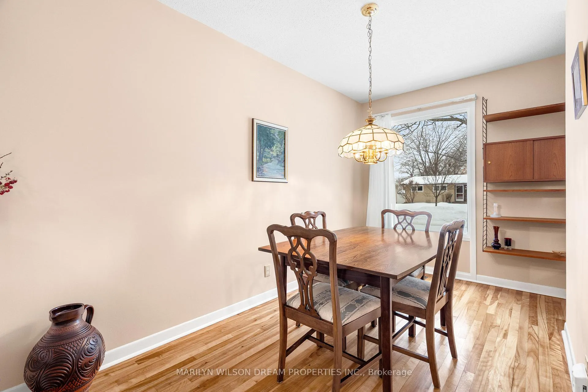 Photo 11 of 2422 Magnus Avenue, Ottawa, Hawthorne Meadows — HOMEH