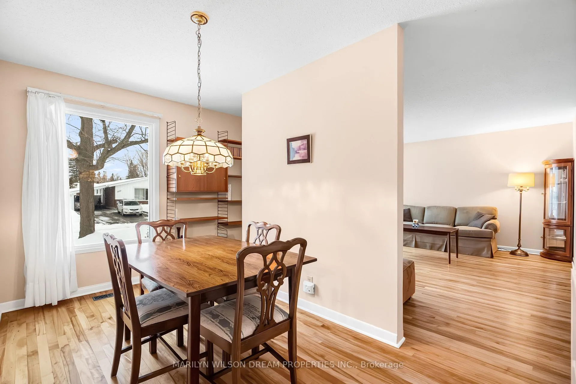 Photo 12 of 2422 Magnus Avenue, Ottawa, Hawthorne Meadows — HOMEH