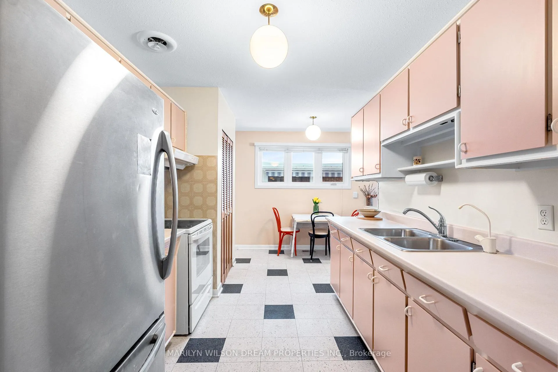 Photo 17 of 2422 Magnus Avenue, Ottawa, Hawthorne Meadows — HOMEH