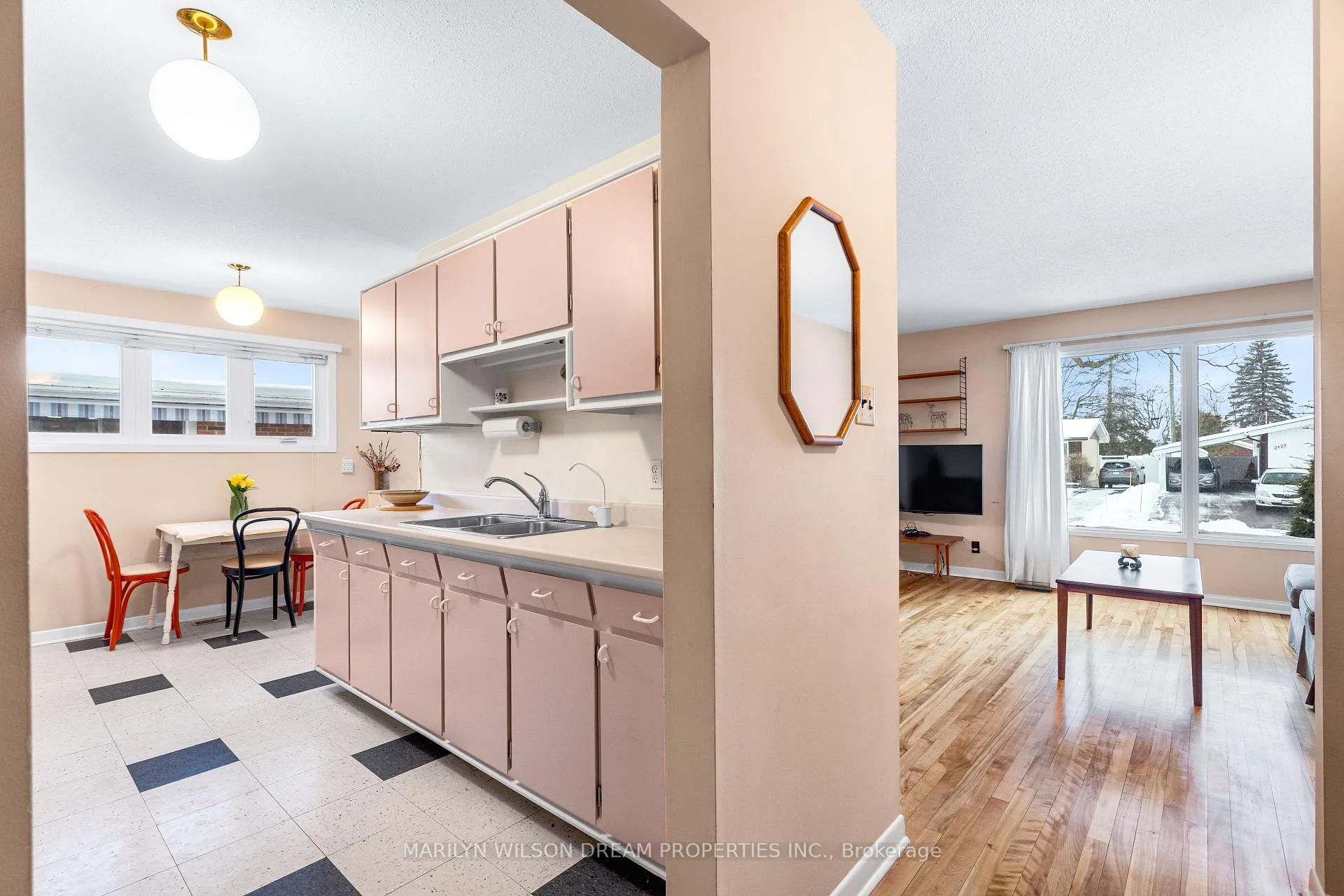 Photo 18 of 2422 Magnus Avenue, Ottawa, Hawthorne Meadows — HOMEH