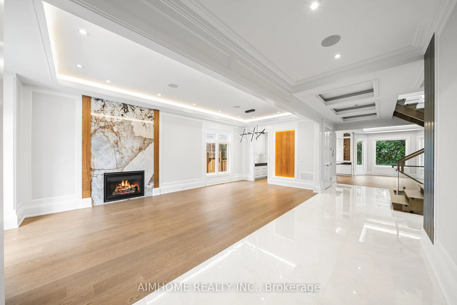 Photo 2 of 21 Summerfeldt Crescent, Markham, Unionville — HOMEH